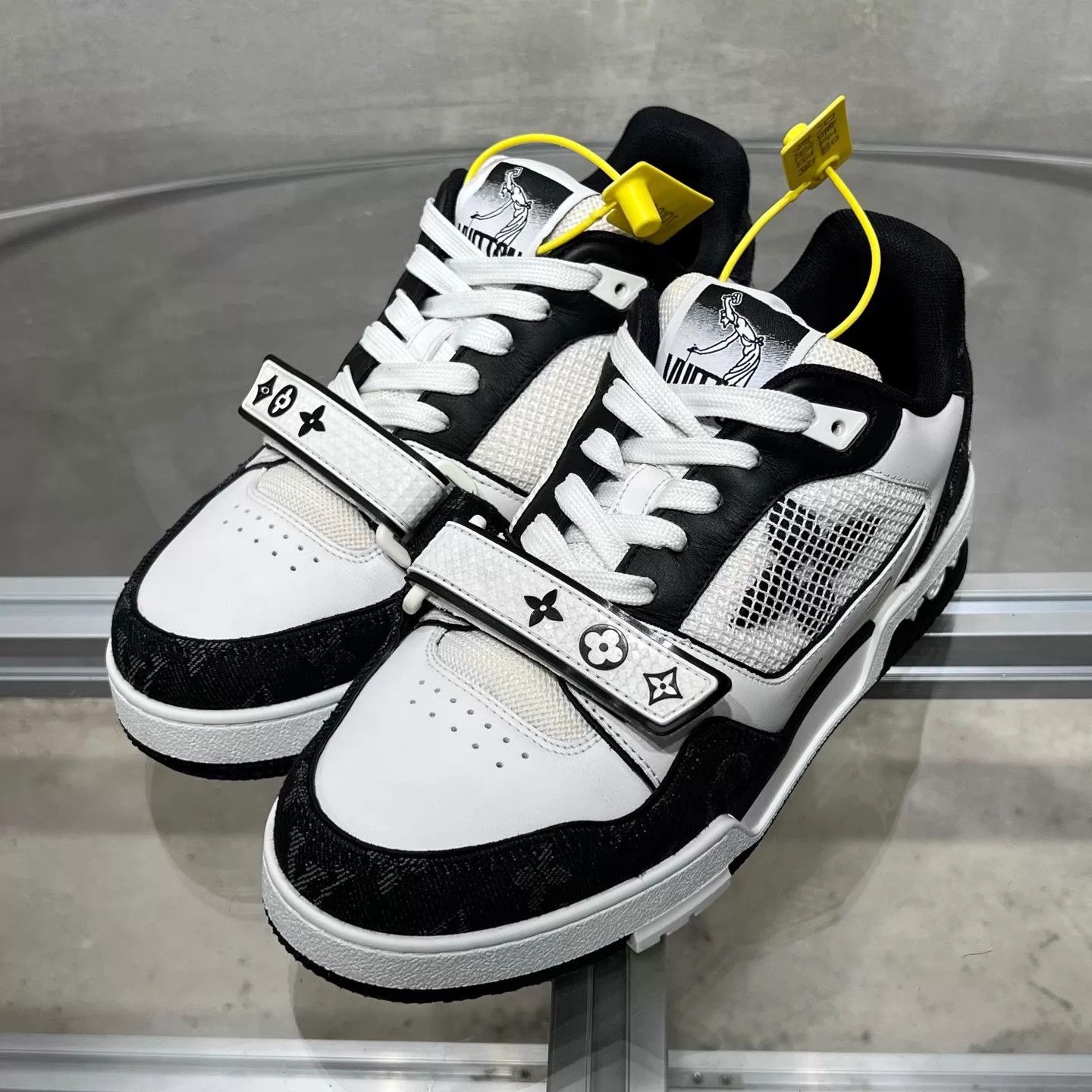 Louis Vuitton LV Trainer Black/White Velcro UK3.5/37.5 Size US 7 / IT 37 - 2 Thumbnail