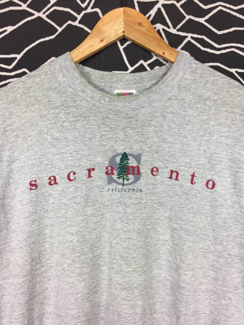 Fruit Of The Loom × Vintage Vtg 90s Sacramento California Single Stitch Tee Size M Size US M / EU 48-50 / 2 - 3 Thumbnail
