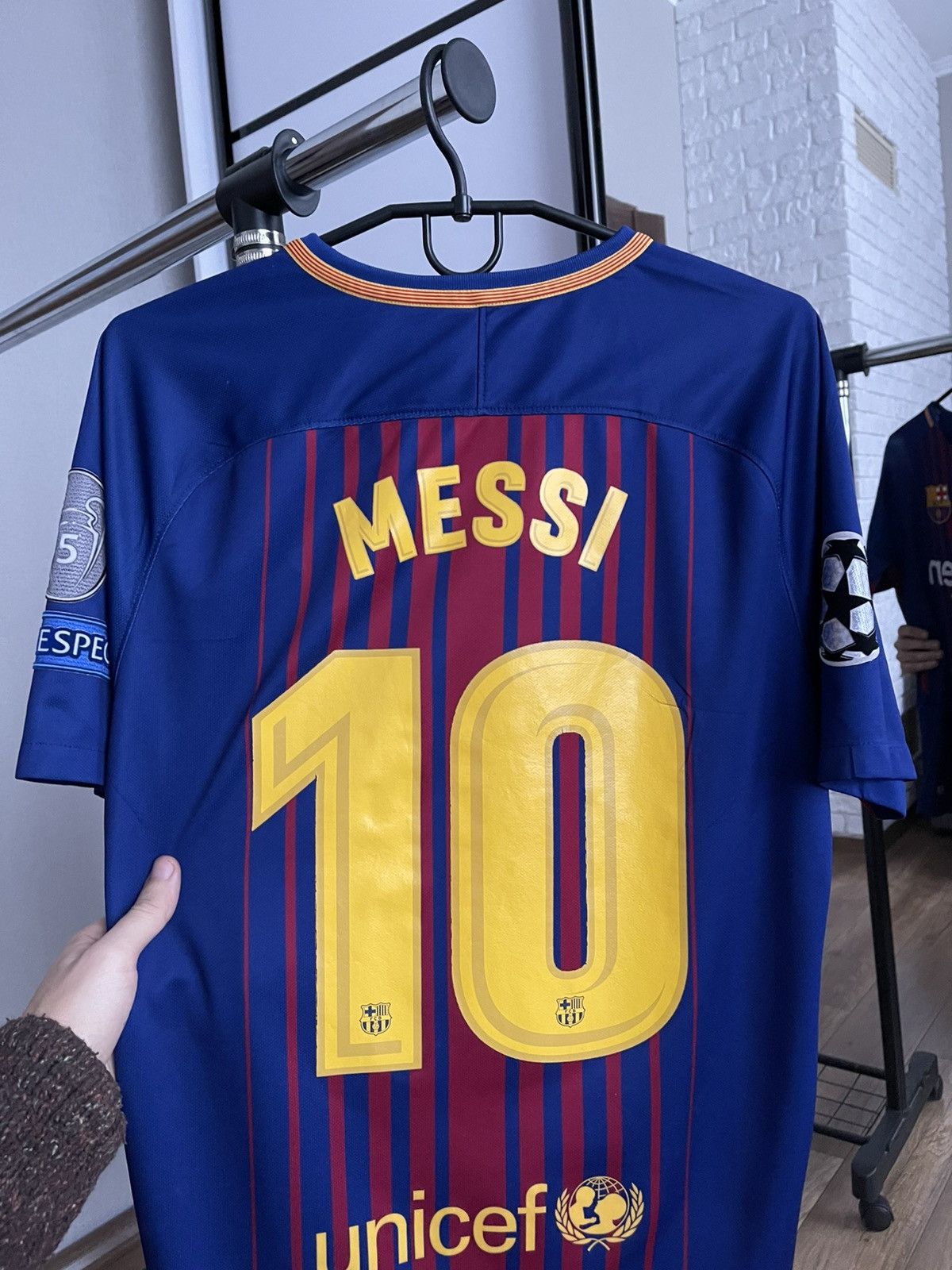 Nike 2017/2018 Nike FC Barcelona Messi Soccer Jersey T-Shirt Size US M / EU 48-50 / 2 - 3 Thumbnail