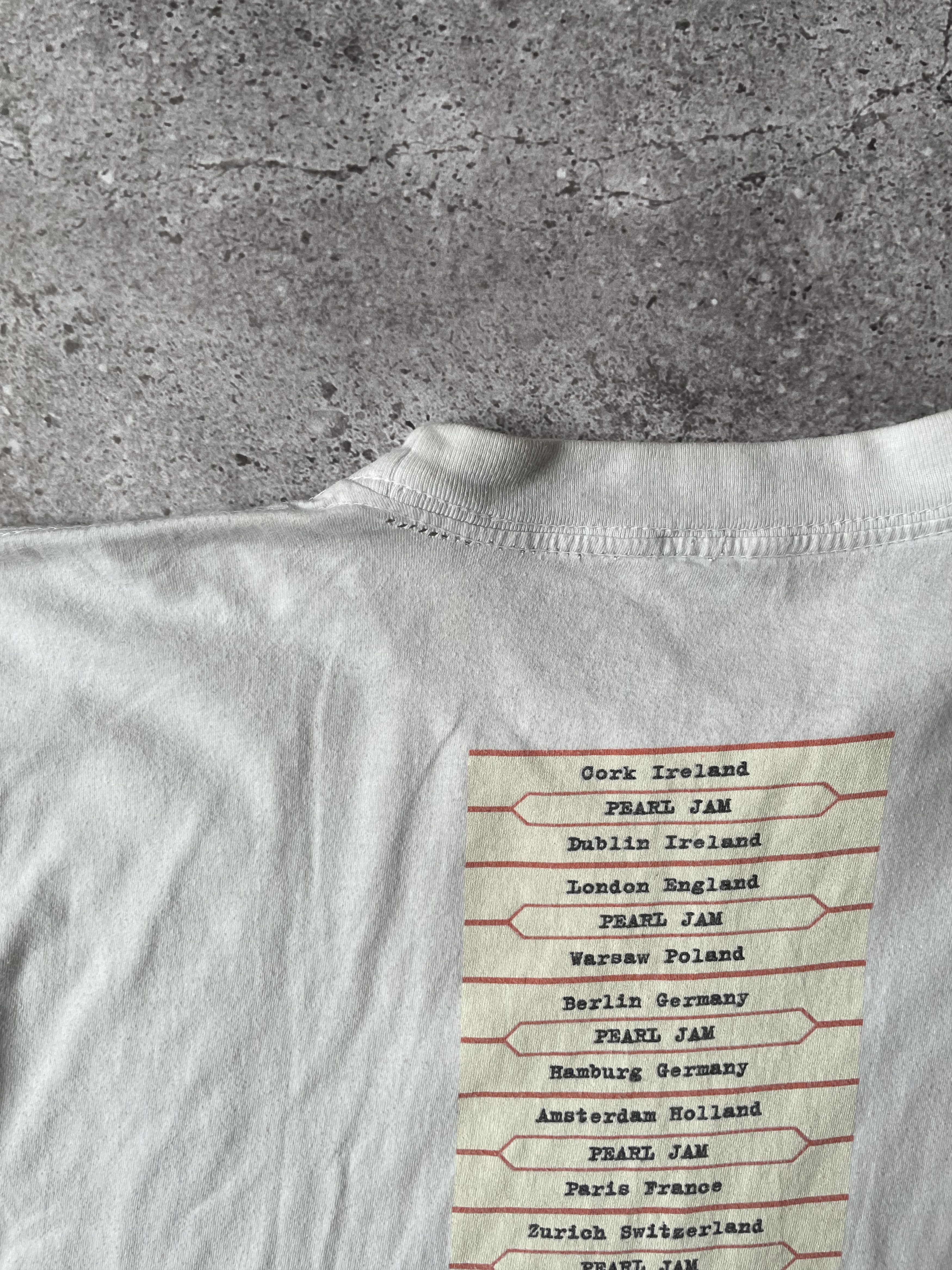 Vintage Vintage 1996 Pearl Jam European Tour T-Shirt Ames Bros Size US L / EU 52-54 / 3 - 11 Thumbnail