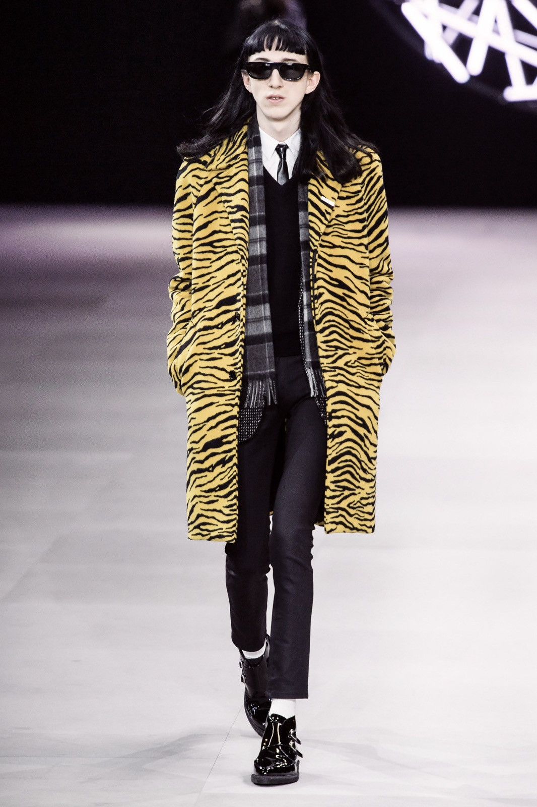 Celine Celine Hedi Slimane FW19 Tiger/Zebra Print Coat Size US M / EU 48-50 / 2 - 1 Thumbnail