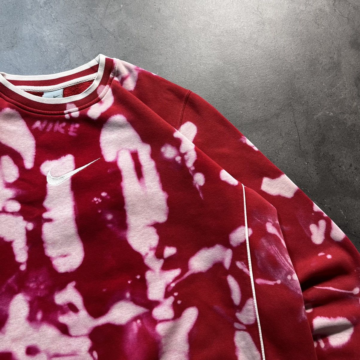 Nike Vintage 00s Nike Tie Dye Custom Boxy Sweatshirt Crewneck Size US L / EU 52-54 / 3 - 5 Thumbnail