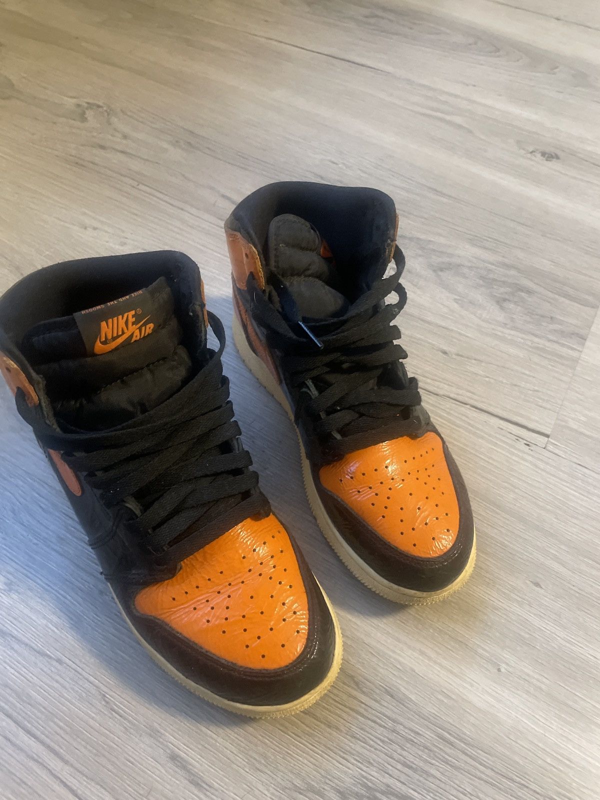 Jordan Brand Air Jordan 1 Retro High OG 'Shattered Backboard 3.0' Size US 6 / EU 39 - 4 Thumbnail