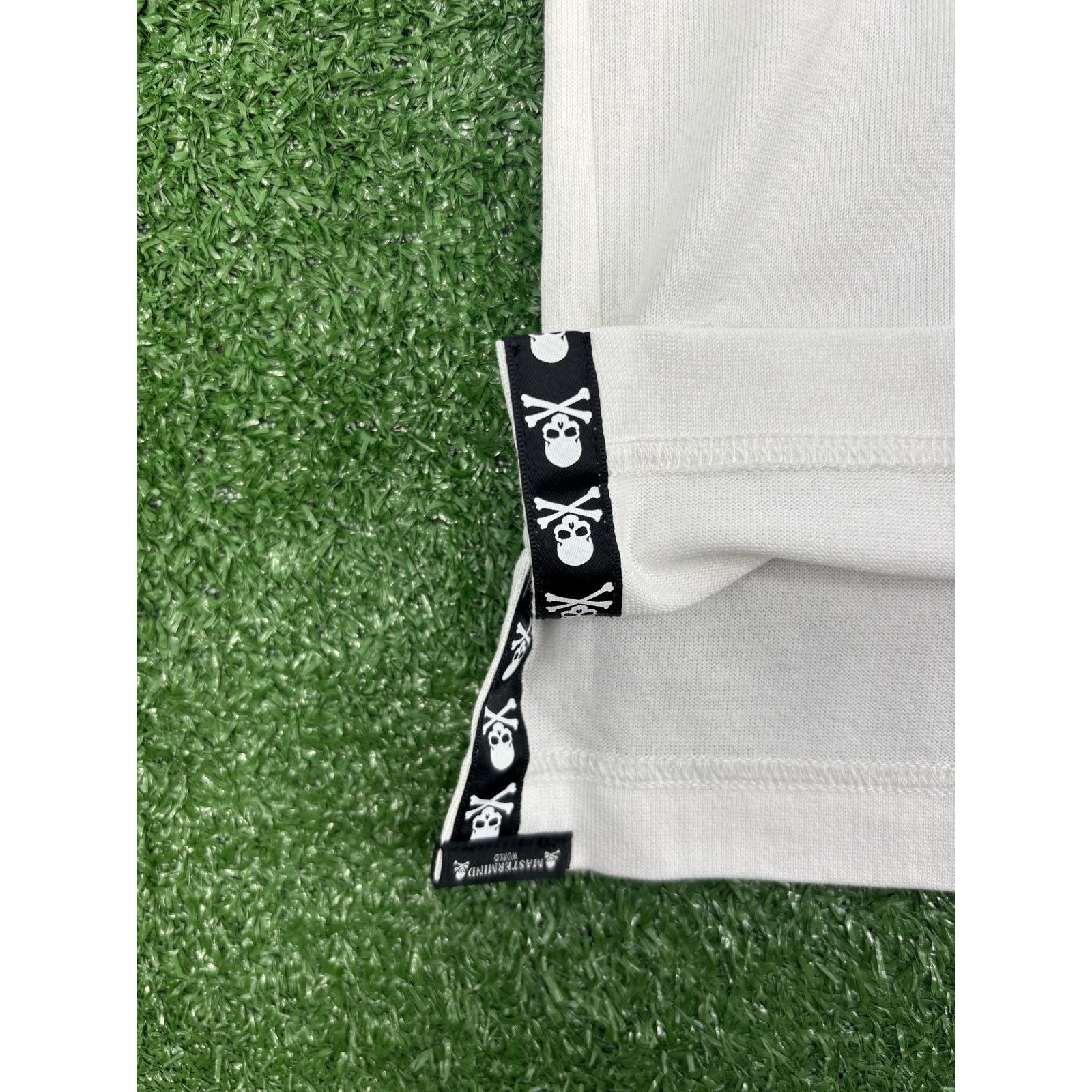 Mastermind Japan Mastermind World Boxed Patch Logo White T-Shirt Size Medium Size US M / EU 48-50 / 2 - 5 Thumbnail