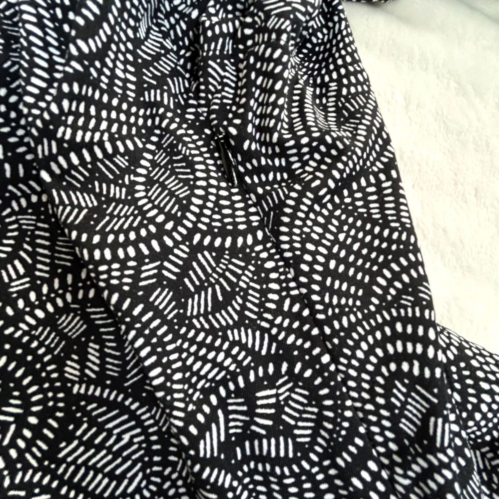 Vintage Title Nine Womens Black & White Abstract Long Sleeve Top Medium 1/4 Zip Pullover Size M / US 6-8 / IT 42-44 - 4 Thumbnail