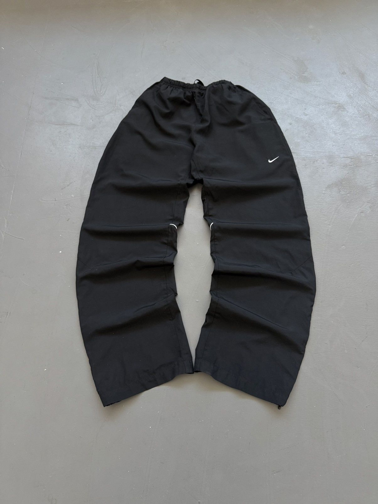 Nike Trackpants Nike Vintage Streetwear Outdoor Casual Style Drip Size US 33 - 1 Thumbnail