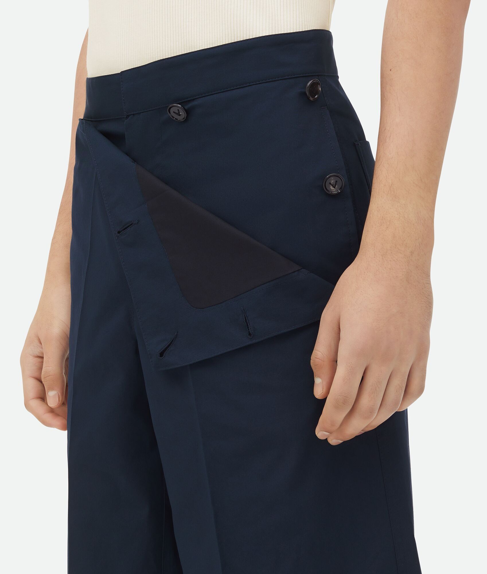 Bottega Veneta o1w1db10825 Compact Cotton Shorts in Wave Size US 36 / EU 52 - 4 Thumbnail