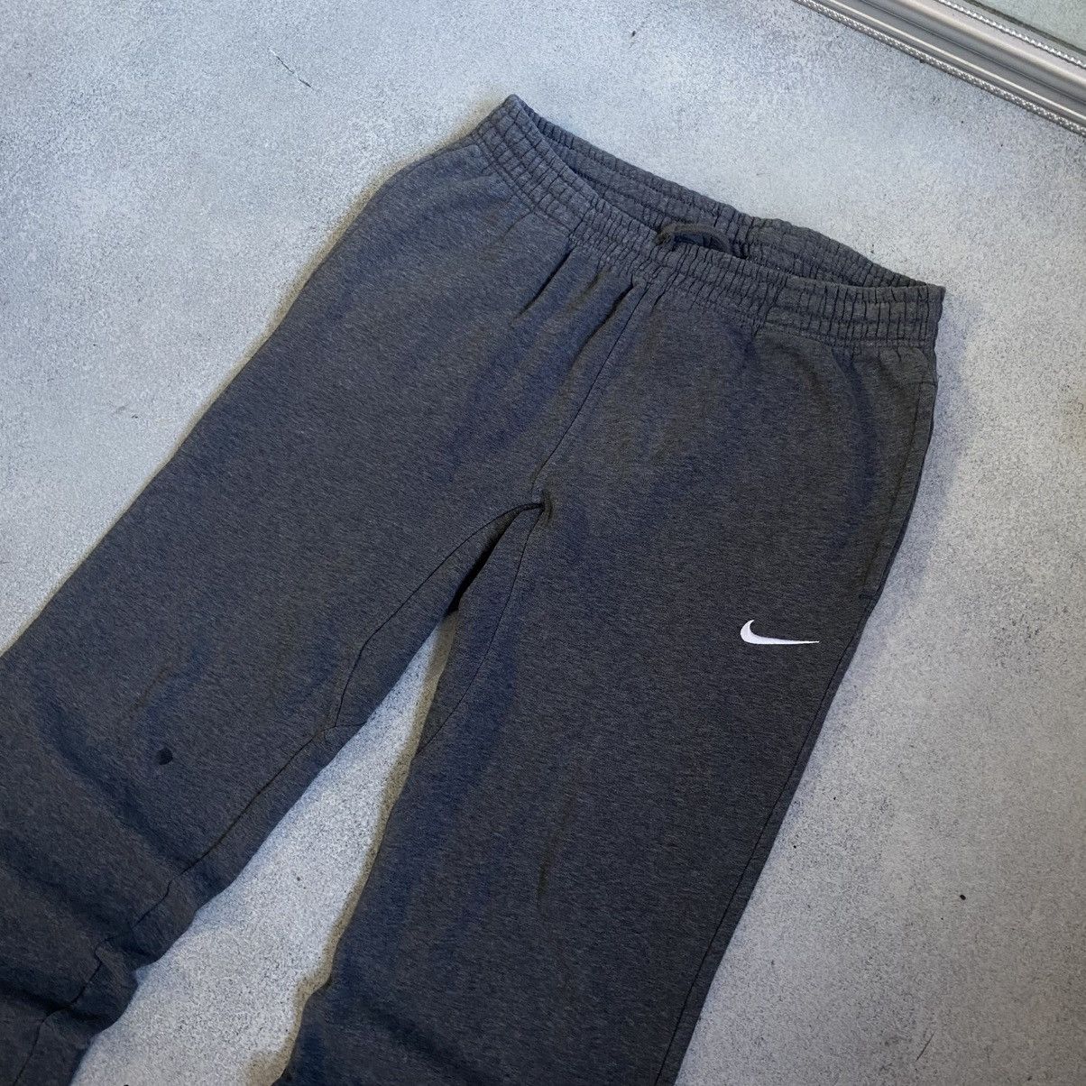 Nike Vintage Nike Sweatpants Grey Baggy Size US 32 / EU 48 - 3 Thumbnail
