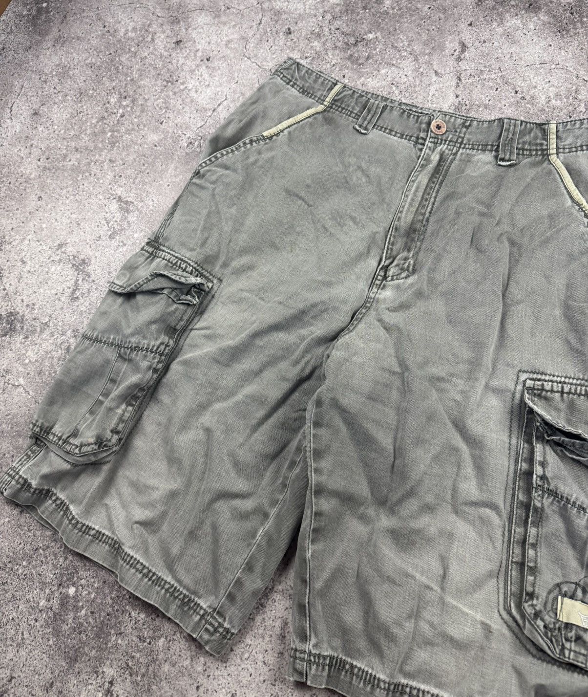 Billabong Crazy vintage y2k baggy faded billabong cargo shorts skater Size US 31 - 5 Thumbnail