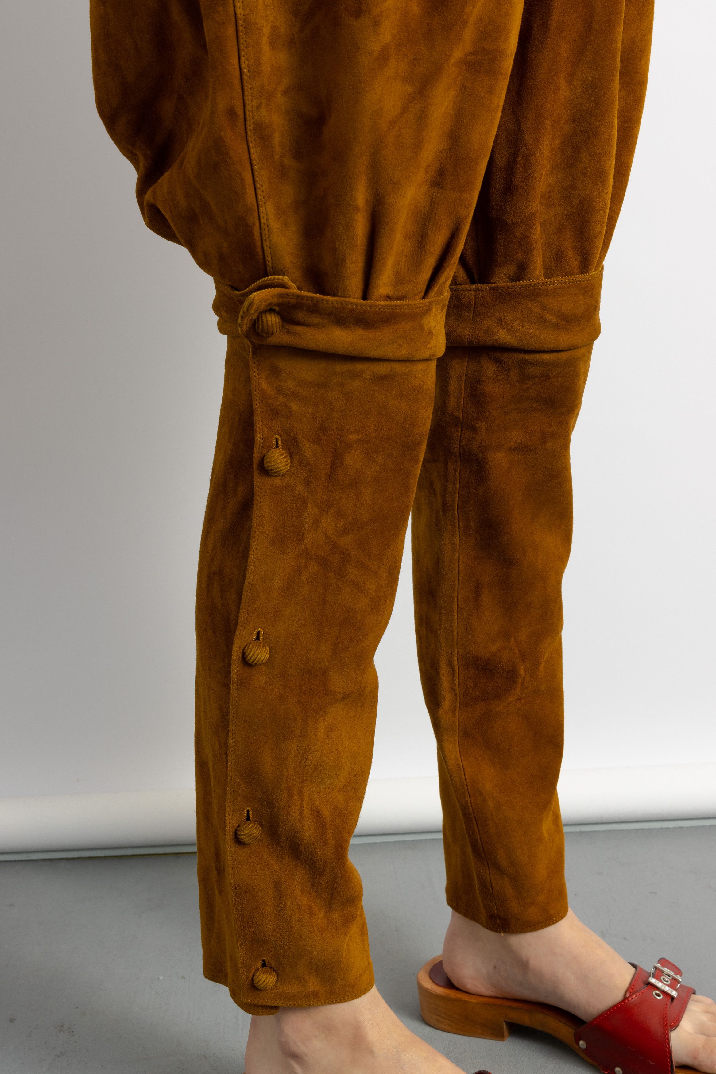 Versace Gianni Versace High-waisted Suede Brown Balloon Pants 5914 Size 25" / US 0 / IT 36 - 8 Thumbnail