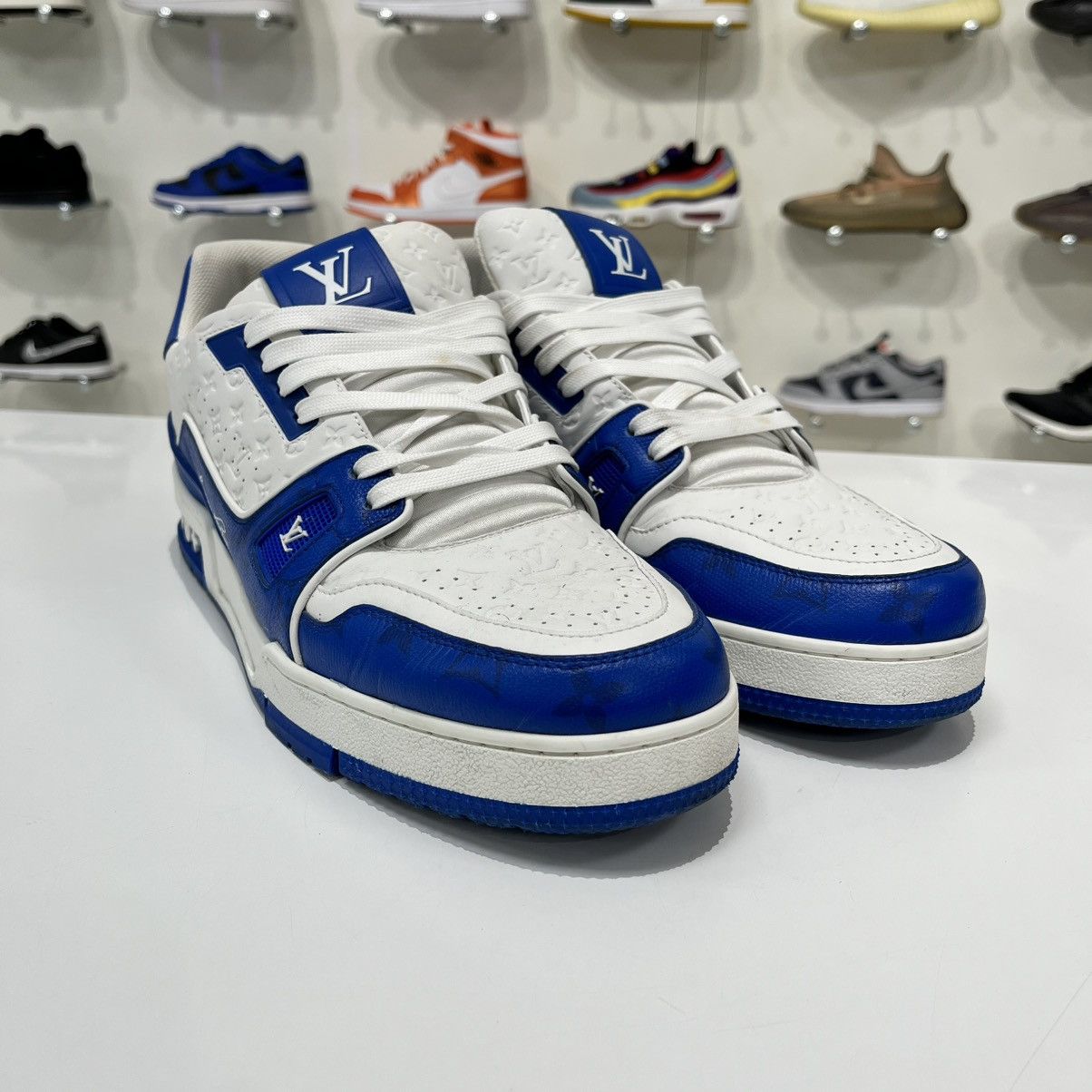 Louis Vuitton Louis Vuitton Trainer #54 Signature Blue White Size US 10 / EU 43 - 8 Thumbnail