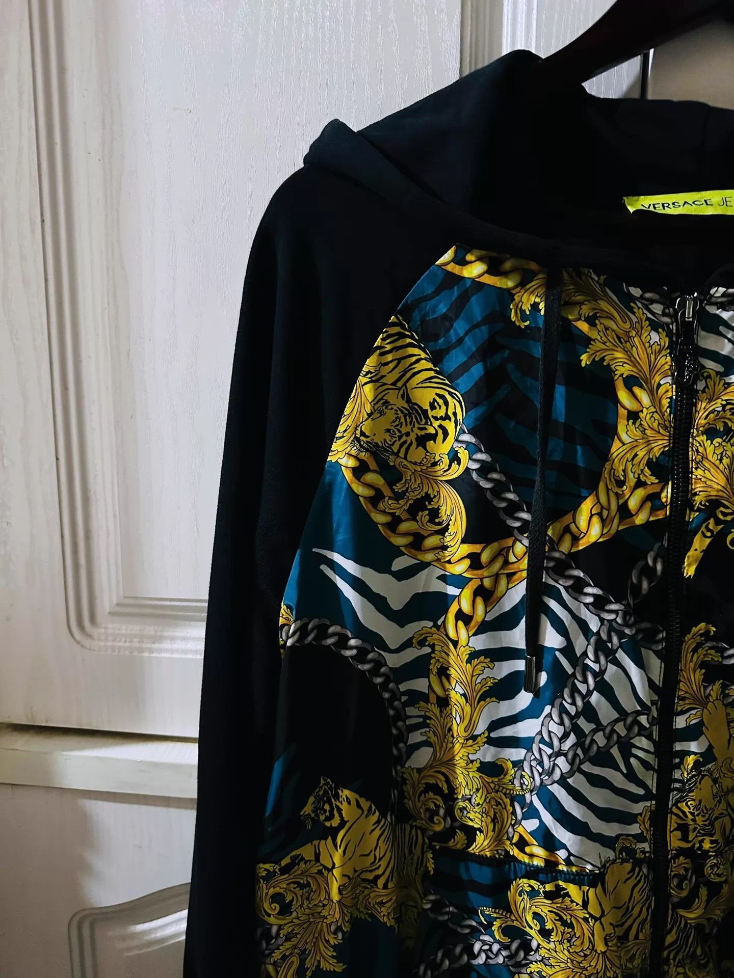 Versace Versace Runway Tiger Print Medusa Lock Hoodie XL Size US XL / EU 56 / 4 - 4 Thumbnail