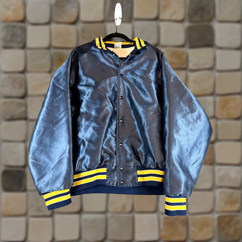 George VINTAGE George Strait Tour Satin Bomber Jacket Mens XL Blue Yellow USA Bomber Jacket Mens XL George Strait Tour Satin Blue Yellow USA Size US XL / EU 56 / 4 - 1 Thumbnail
