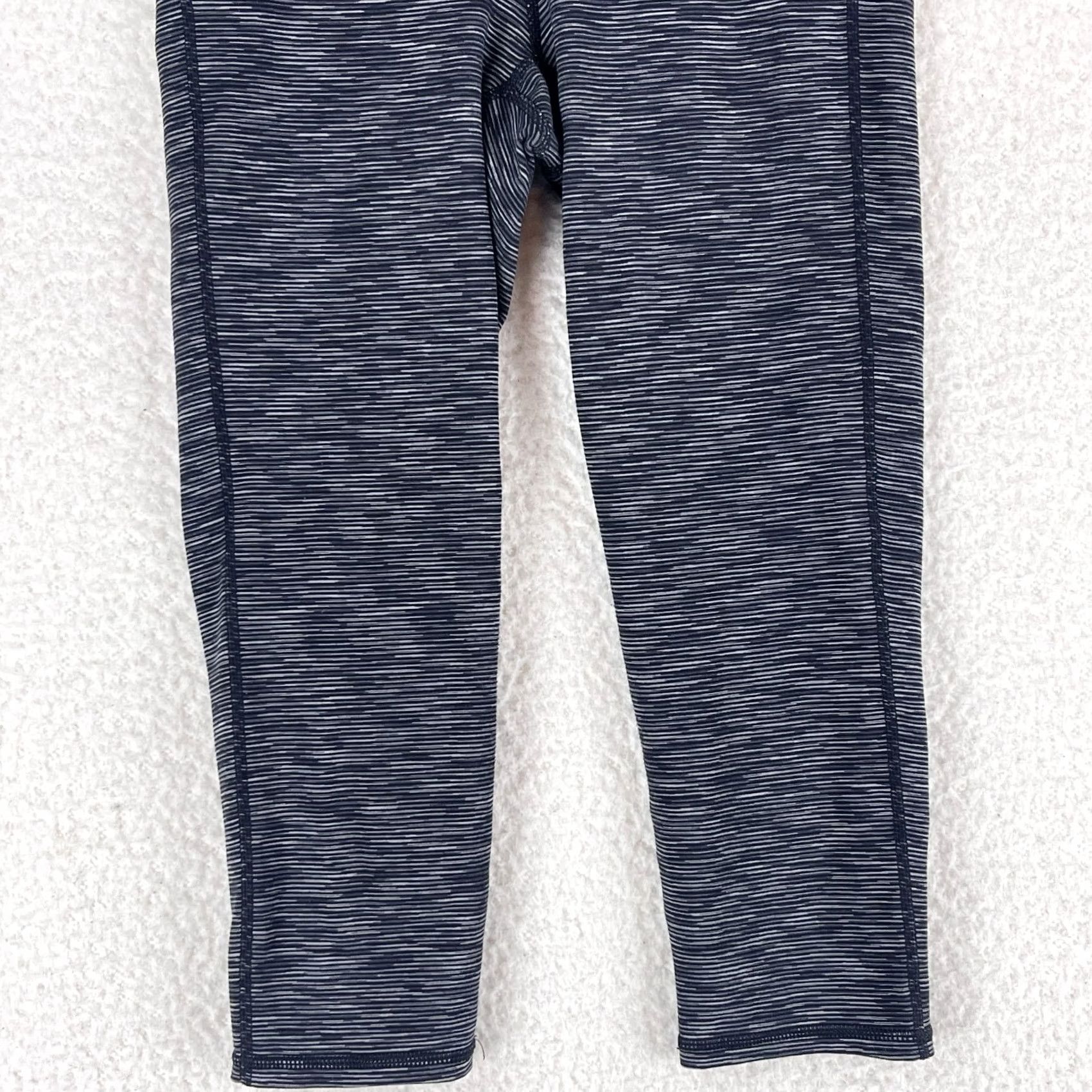 Athleta VINTAGE Athleta Womens Leggings Small Gray Black Pattern Cropped Yoga Workout Pants Size 28" / US 6 / IT 42 - 3 Thumbnail