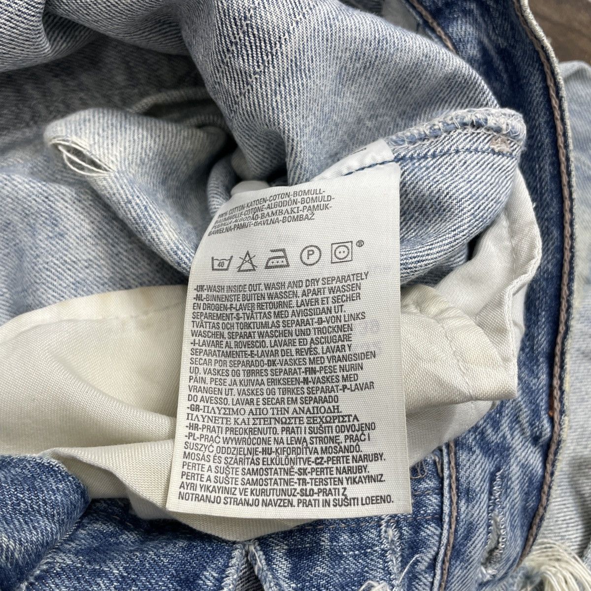 Levi's × Vintage Vintage Levis 501 Distressed Light Wash wc 377 Size US 31 - 14 Thumbnail