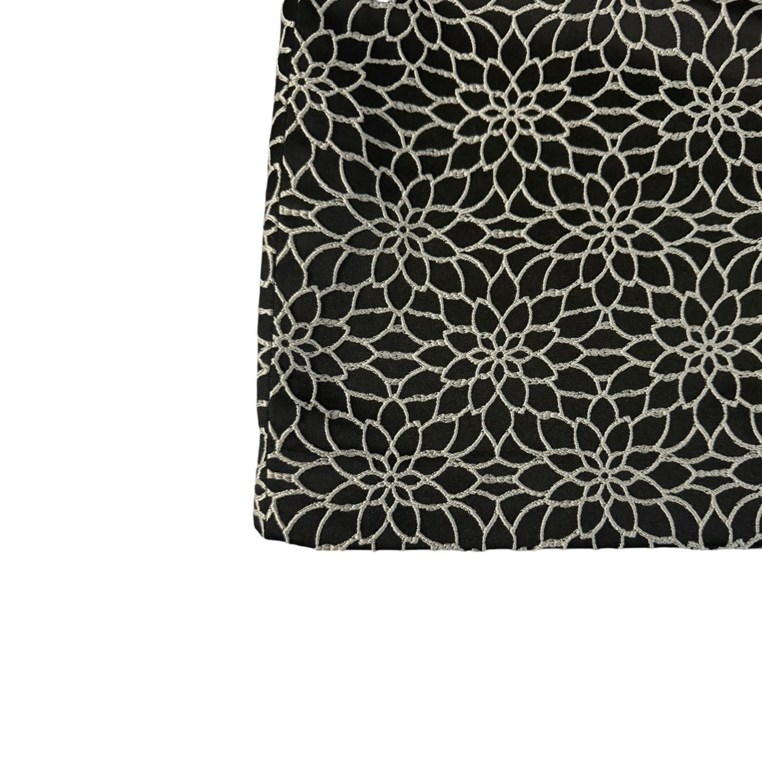 Ann Taylor Ann Taylor Skirt Black with White Floral Stitched Pattern 8 Size 30" / US 8 / IT 44 - 2 Thumbnail