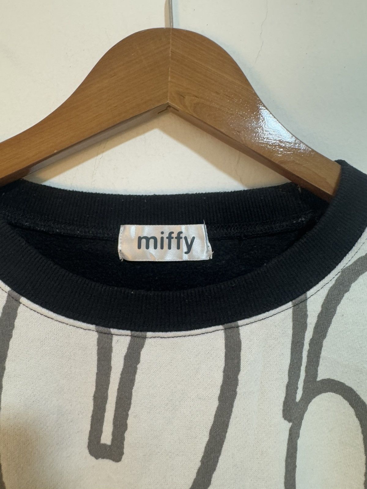 Cartoon Network × Japanese Brand × Vintage Miffy Bunny Cartoon Big Logo Pullover Size US L / EU 52-54 / 3 - 7 Thumbnail