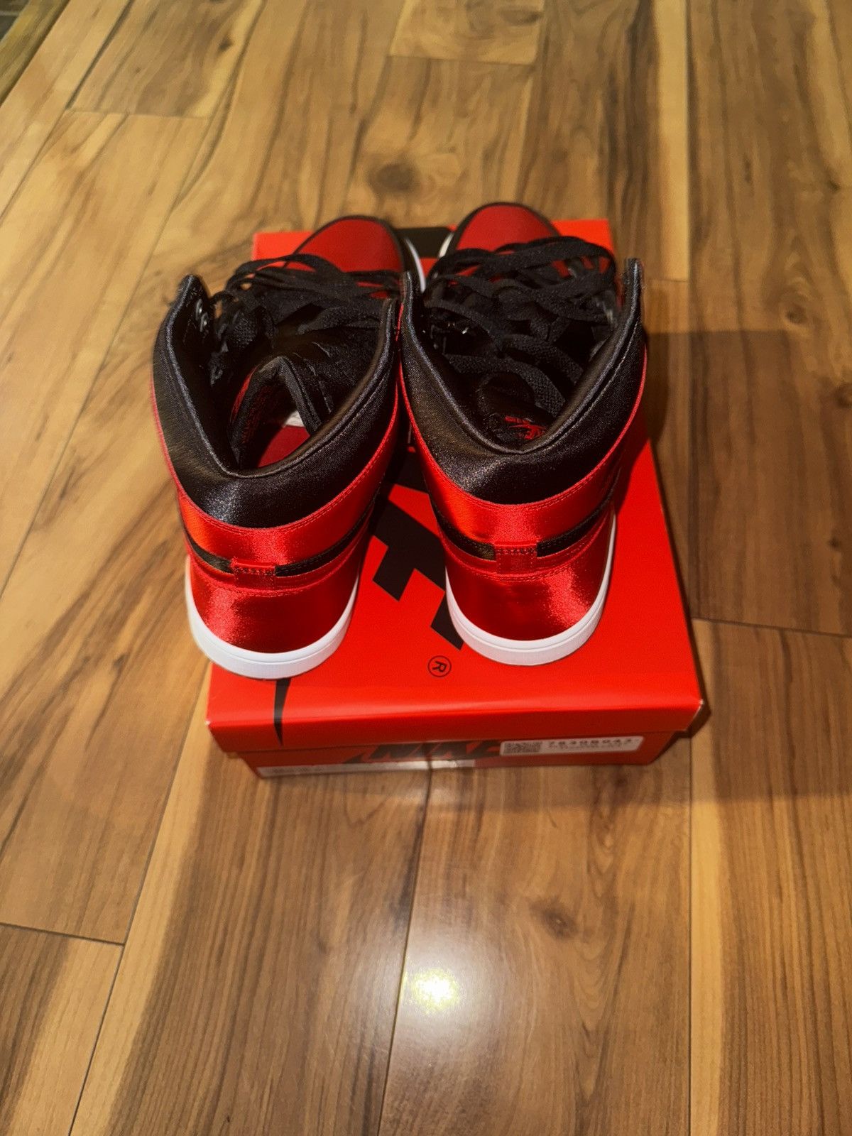 Jordan Brand WMNS Air Jordan Retro Hi OG Satin Bred Size US 10.5 / EU 43-44 - 4 Thumbnail