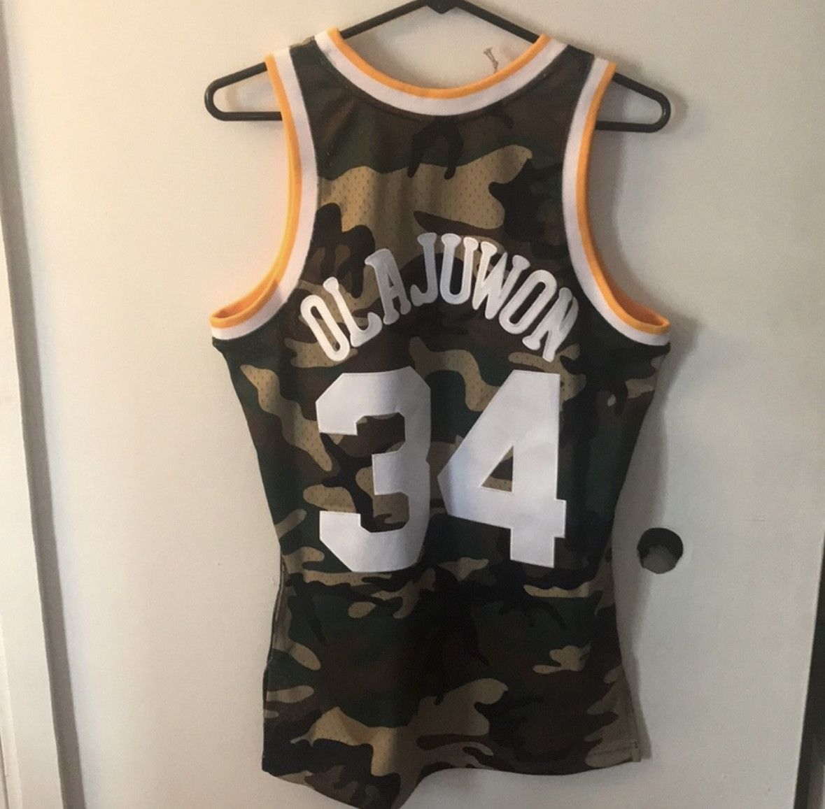 Mitchell & Ness Hakeem Olajuwon Houston Rockets Camo Jersey Size US S / EU 44-46 / 1 - 2 Thumbnail