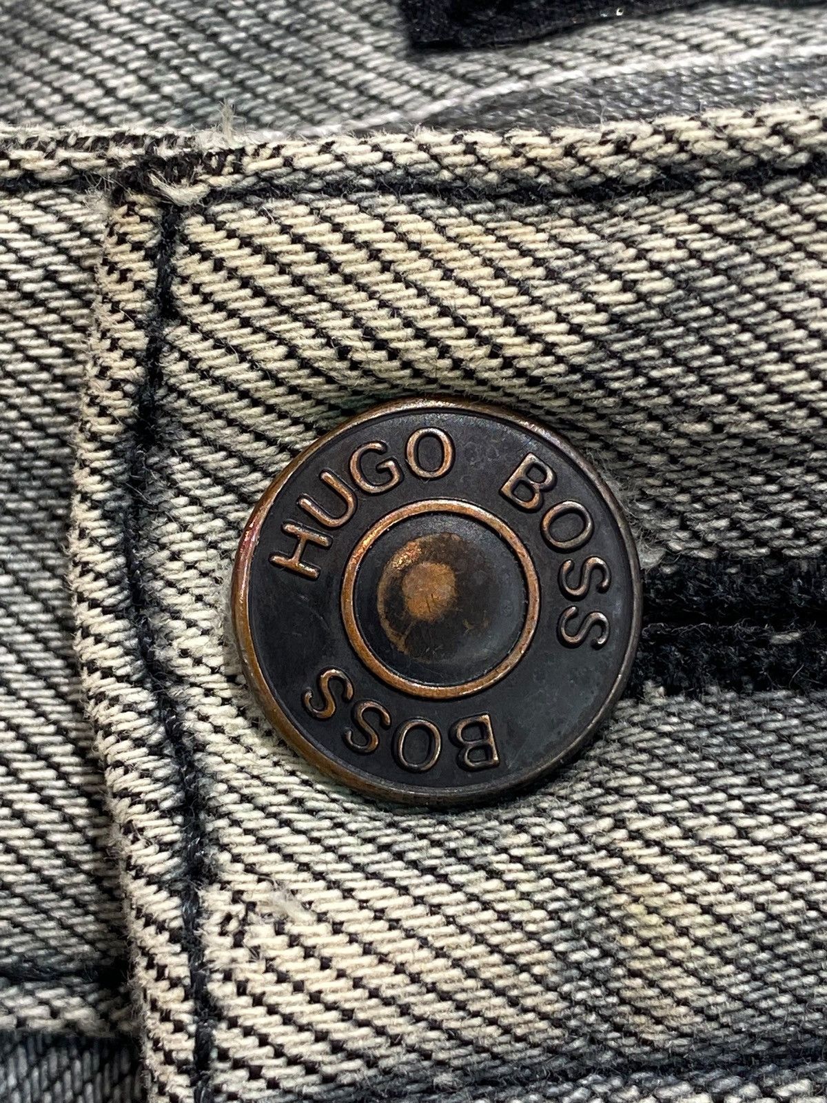 Hugo Boss Hugo Boss Brand Faded Wash Style Loose Jeans Size US 34 / EU 50 - 13 Thumbnail