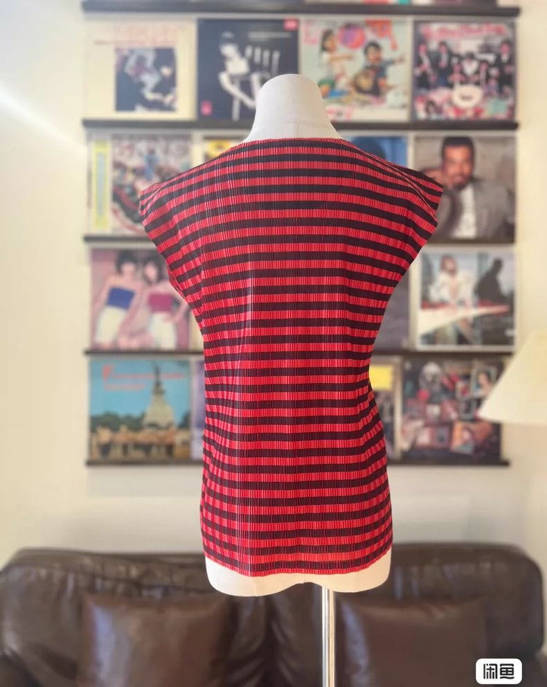 Issey Miyake Issey Miyake size:3 Red and black striped pleated vest Size S / US 4 / IT 40 - 2 Thumbnail