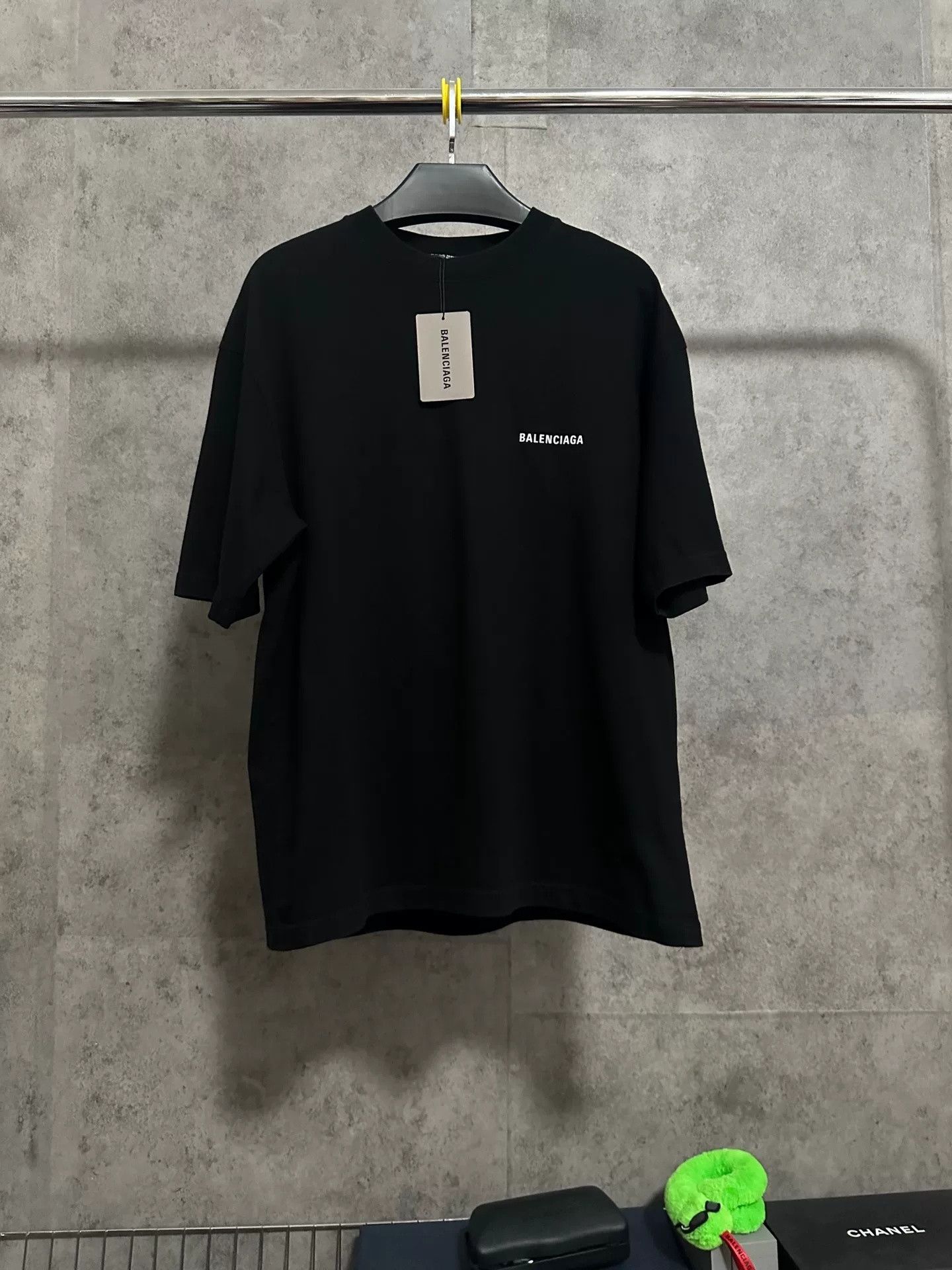 Balenciaga Balenciaga Short-Sleeve Logo Print T-Shirt Size US S / EU 44-46 / 1 - 1 Thumbnail