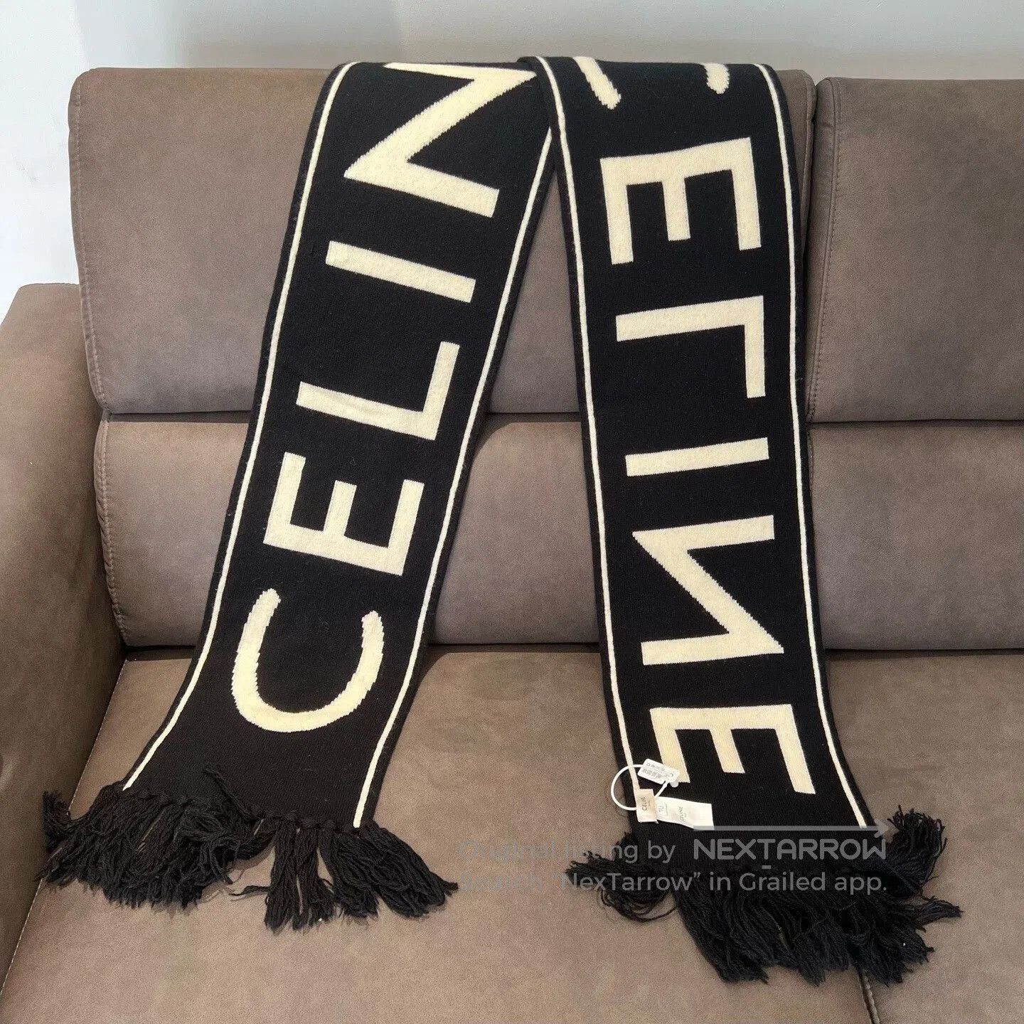 Celine CELINE Black Wool Logo Tassel Scarf. Size ONE SIZE - 1 Thumbnail