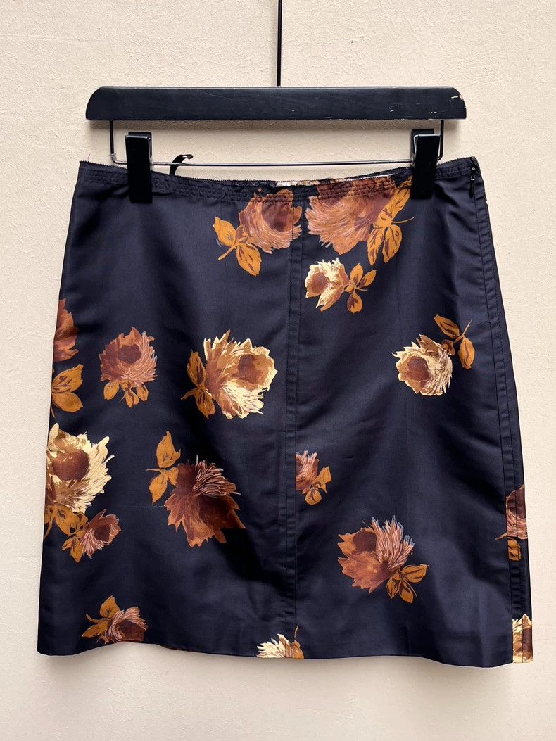 Prada Prada Silk printed short skirt Size 26" / US 2 / IT 38 - 7 Thumbnail
