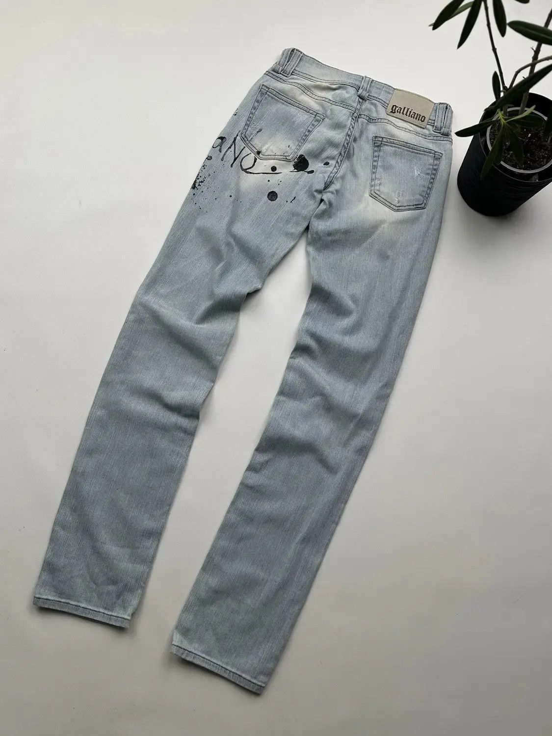 John Galliano Galliano Printed Faded Jeans (249) Size 26" / US 2 / IT 38 - 9 Thumbnail
