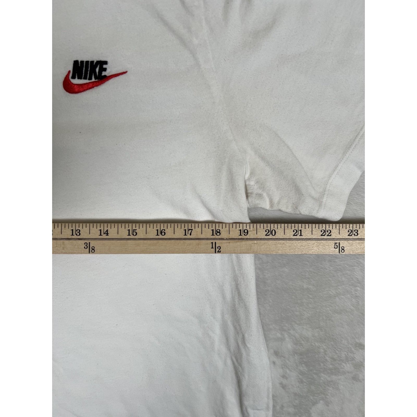 Nike Nike Sportswear Club T-Shirt White Embroidered Logo Swooh Si Size US L / EU 52-54 / 3 - 7 Thumbnail