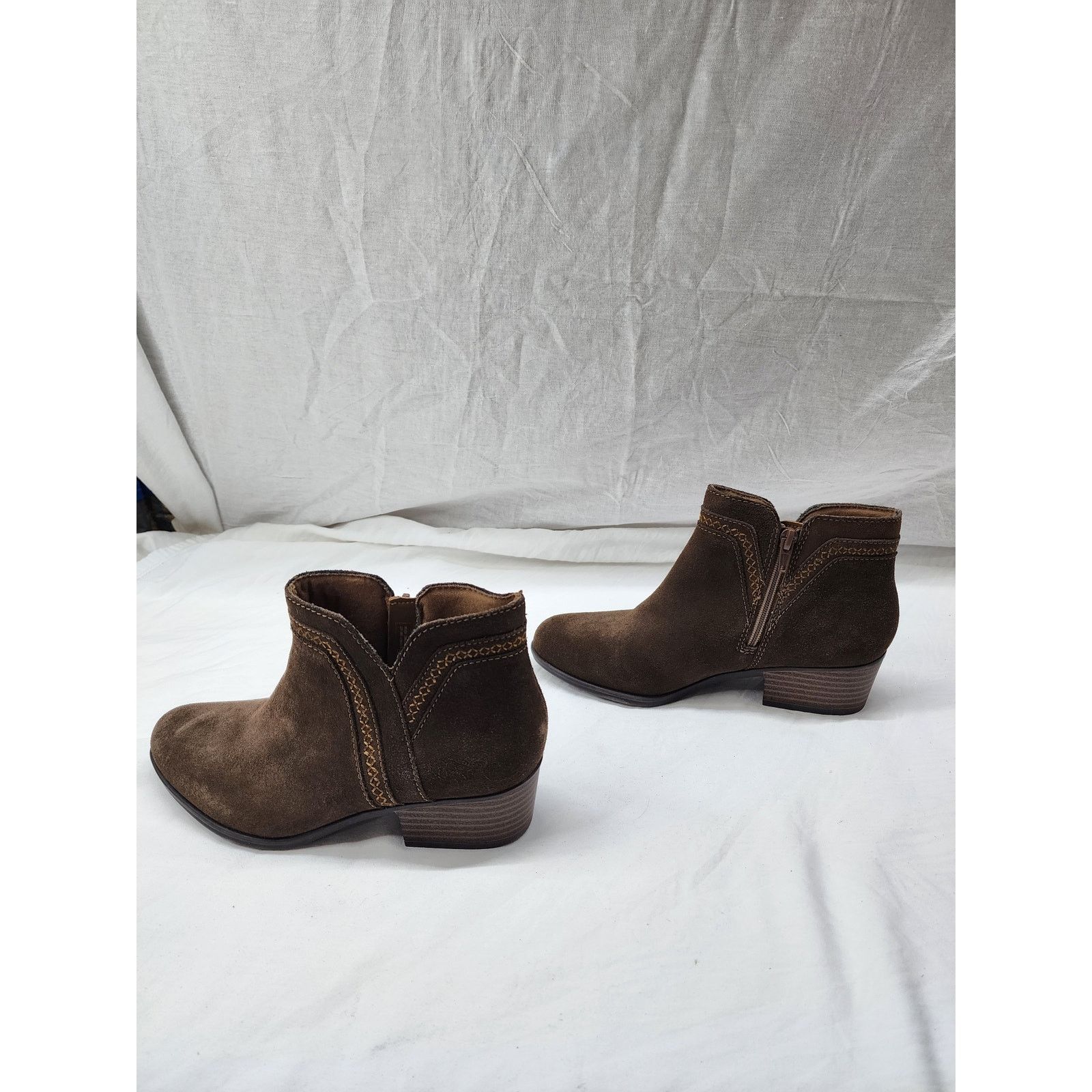 Clarks Clark Suede Brown booties size 6 boho trim Excellent sh4 Size US 6 / IT 36 - 2 Thumbnail