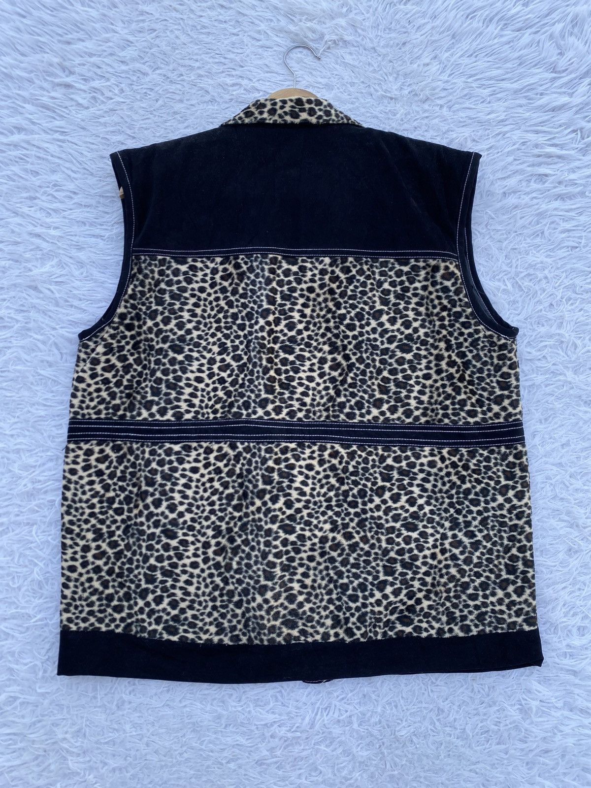 Japanese Brand Vintage 1990s style leopard cheetah Design sleeveless vest Size US L / EU 52-54 / 3 - 11 Thumbnail