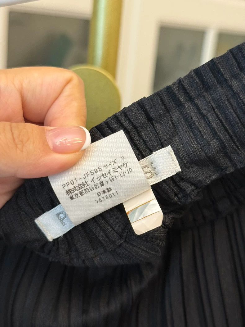 Issey Miyake Issey Miyake size:3 Soft black pleated trousers Size 31" - 6 Thumbnail