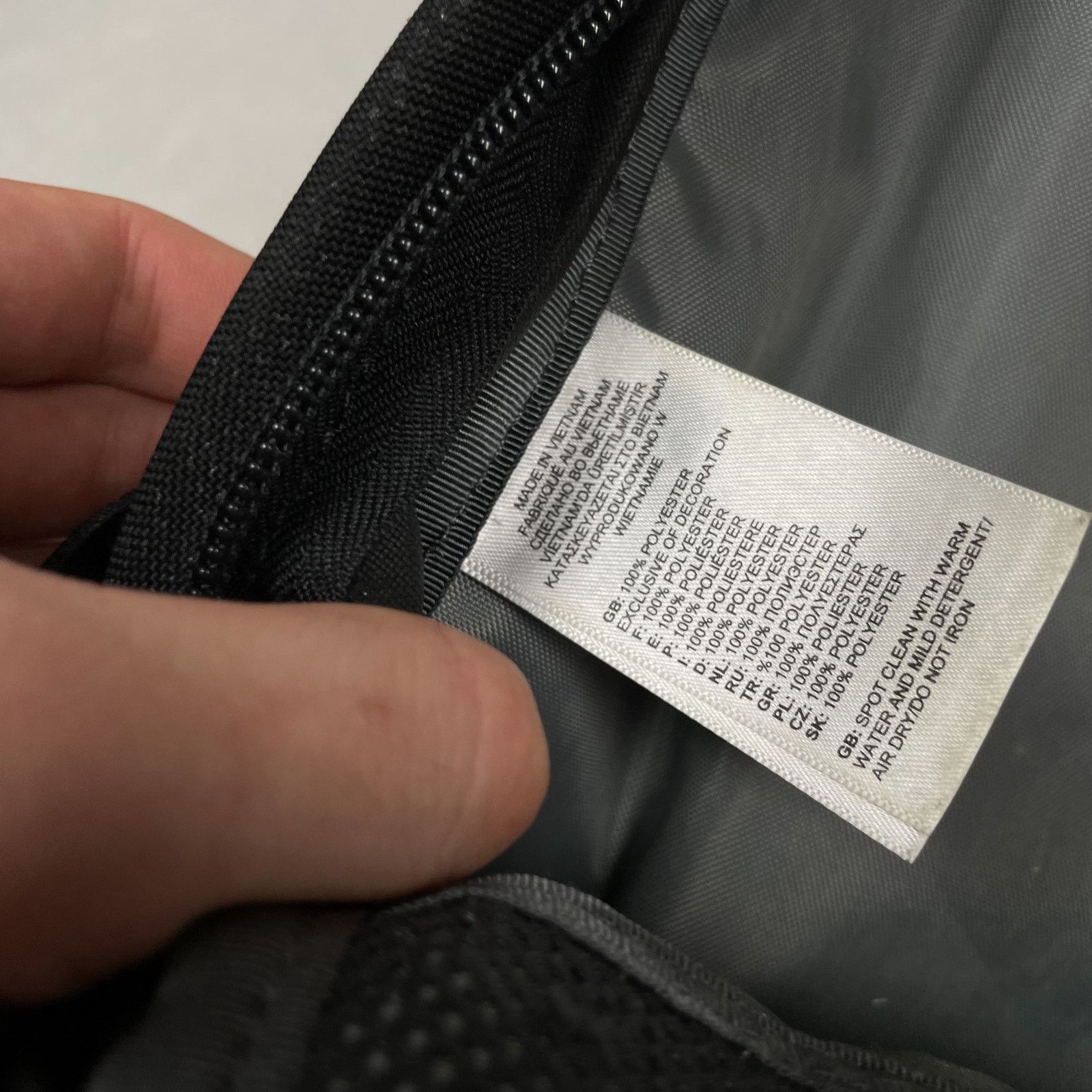 The North Face The North Face Rodey Men's Black Classic Bungee Backpack Bag Size ONE SIZE - 9 Thumbnail