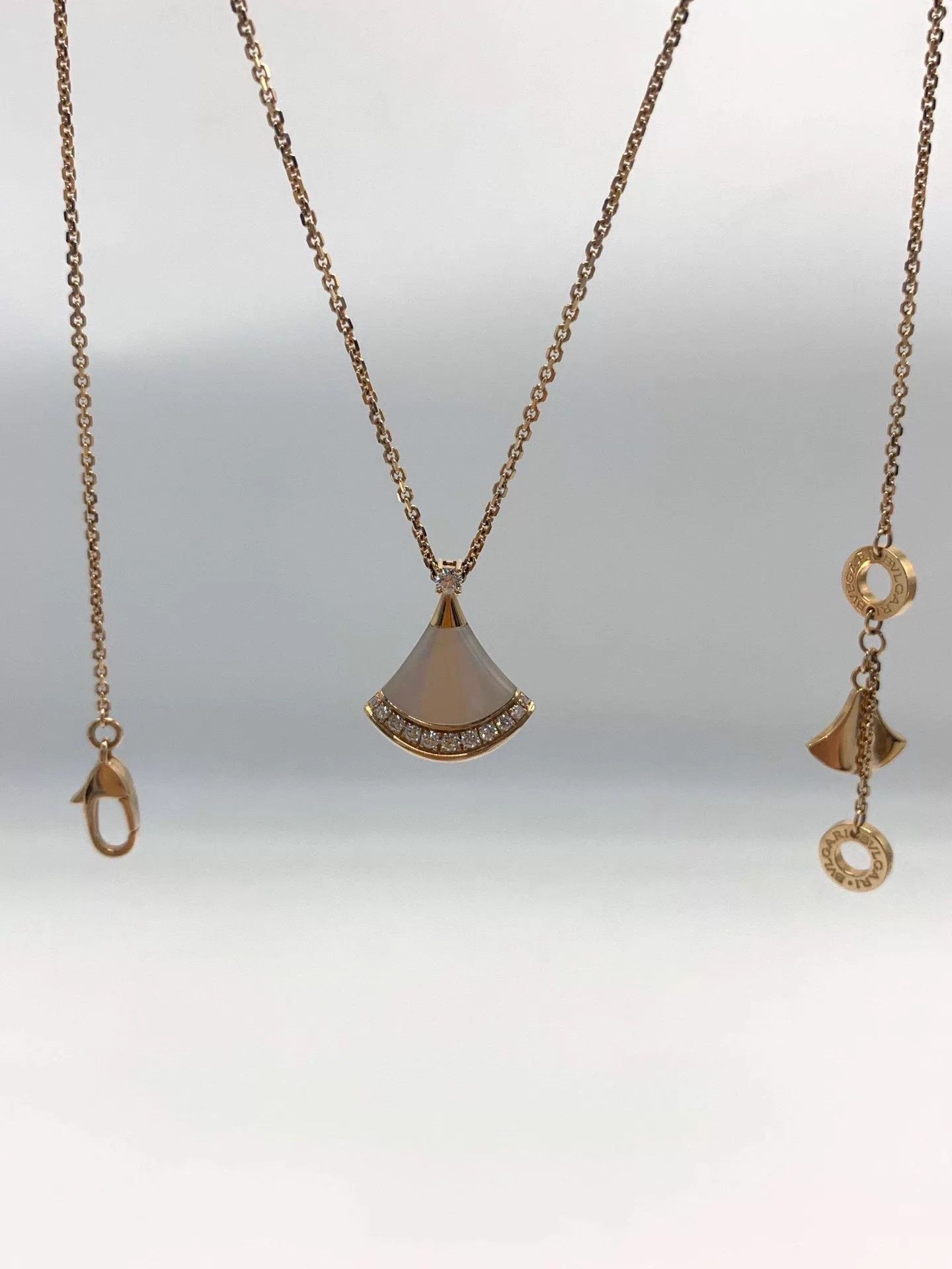 Bvlgari BVLGARI Rose Gold White MOP Diamond Fan Necklace Size ONE SIZE - 1 Thumbnail