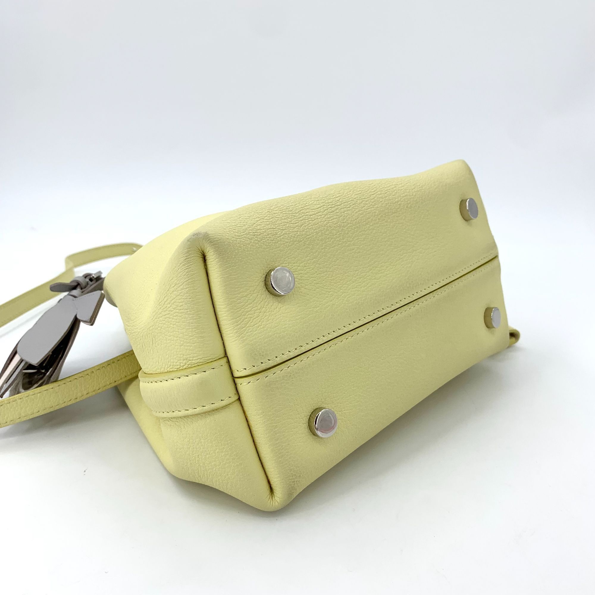 Dior Dior Yellow Leather Handbag With Detachable Straps & Leaf Ch Size ONE SIZE - 5 Thumbnail