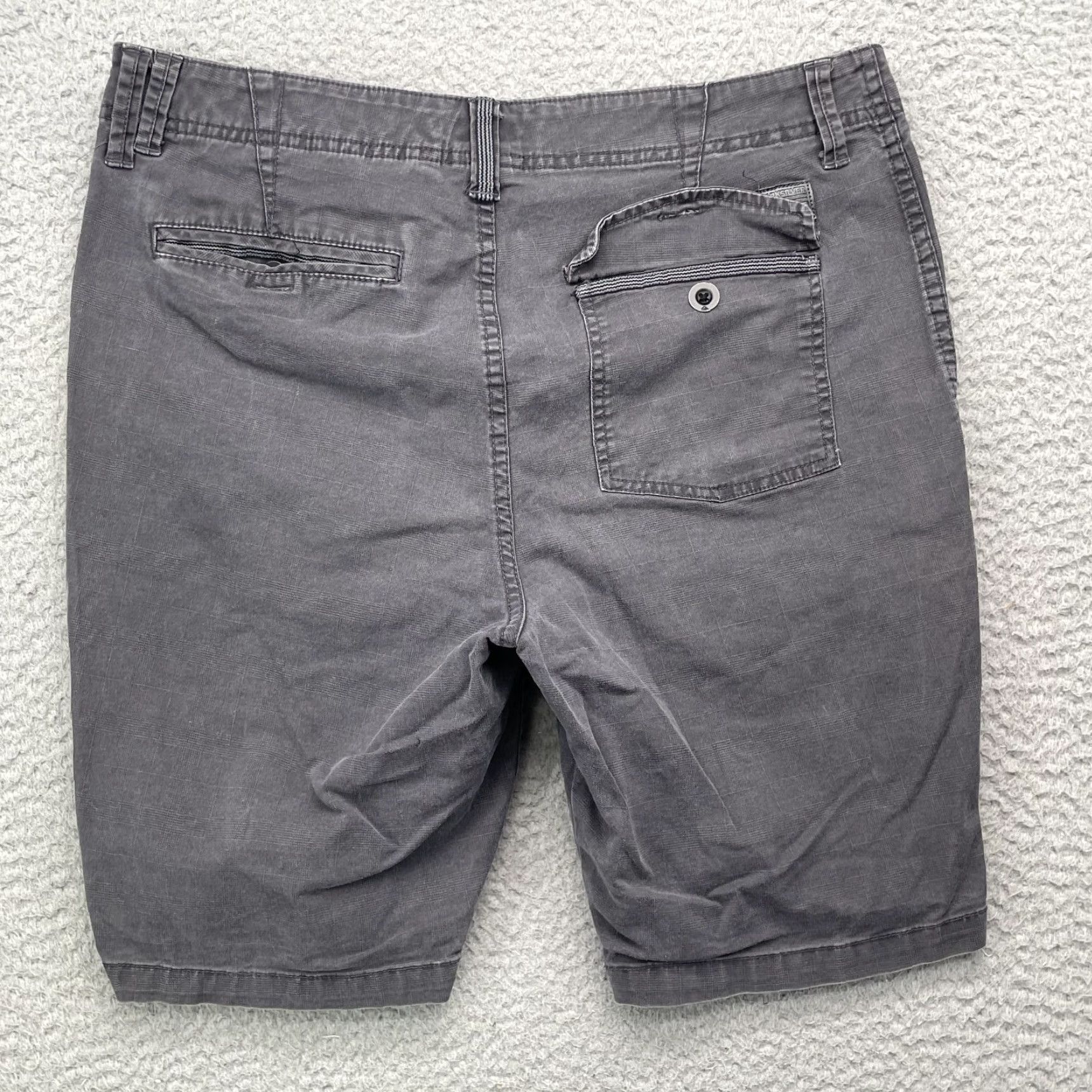 VINTAGE Quiksilver Shorts Men 32 Gray Surf Skater Performance Grunge Outdoor Pants Casual