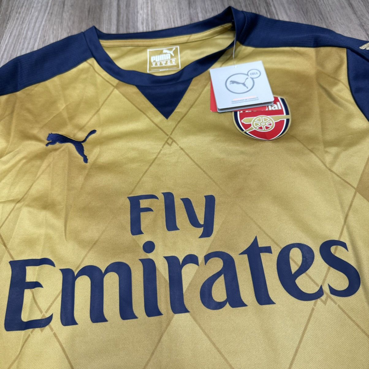 Puma Arsenal 15/16 L/S away shirt #11 ozil (bnwt) Size US M / EU 48-50 / 2 - 3 Thumbnail