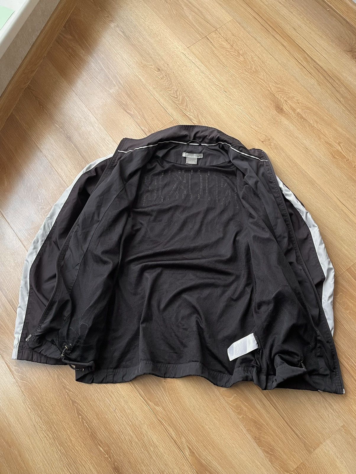 Nike Vintage Nike Sportswear Windbreaker Spellout Track Jacket Size US L / EU 52-54 / 3 - 11 Thumbnail