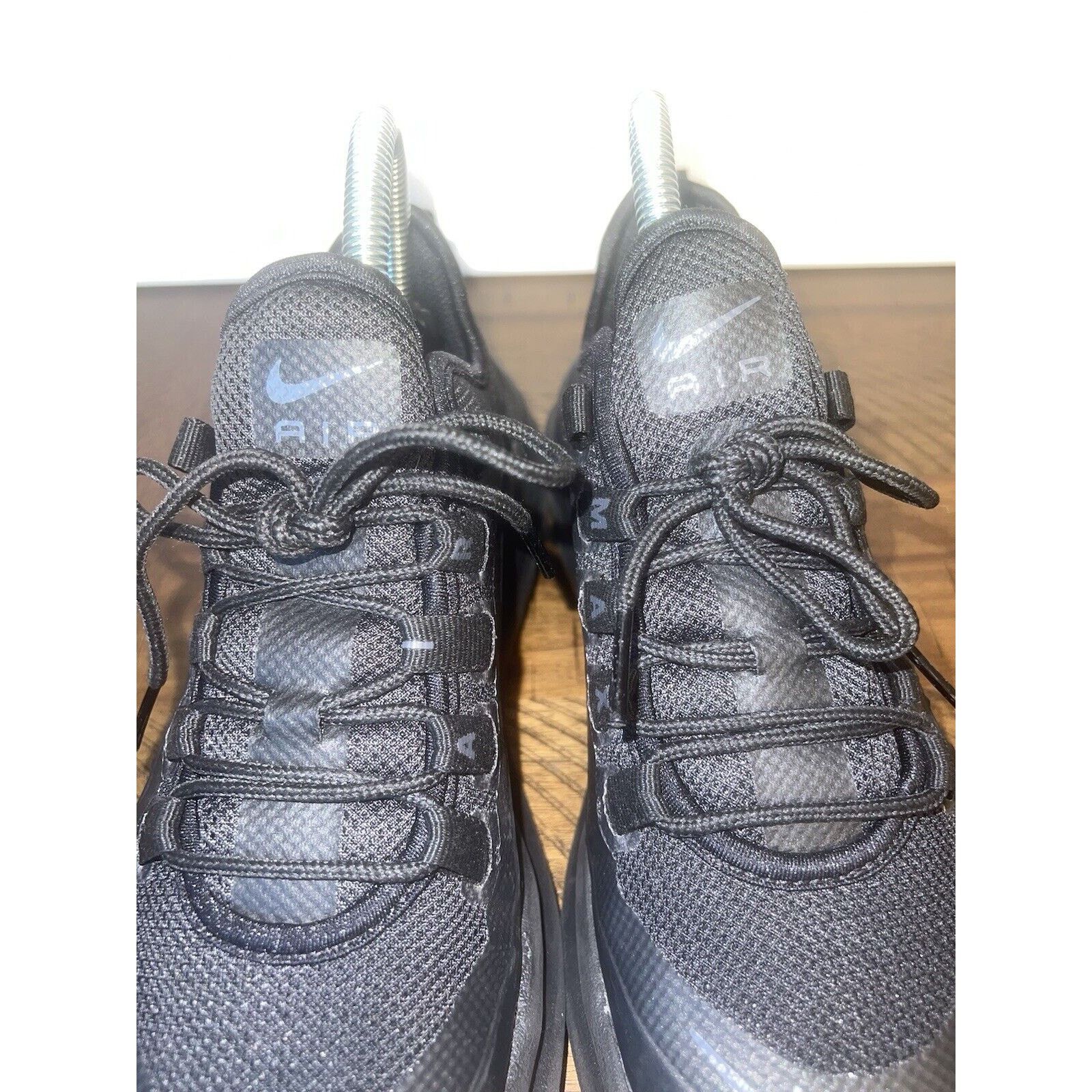 Nike Nike Air Max Axis Sneakers Womens 6 Black Lace Up Athletic Size US 6 / IT 36 - 7 Thumbnail