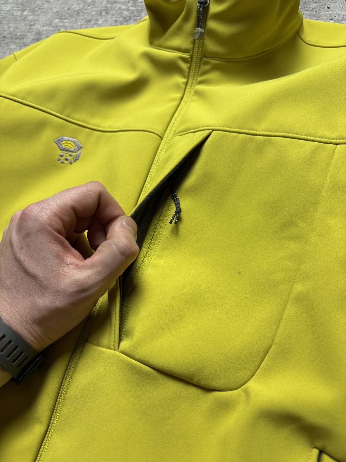 Mountain Hardwear Vintage Mountain Hardwear Softshell Jacket Size US L / EU 52-54 / 3 - 6 Thumbnail