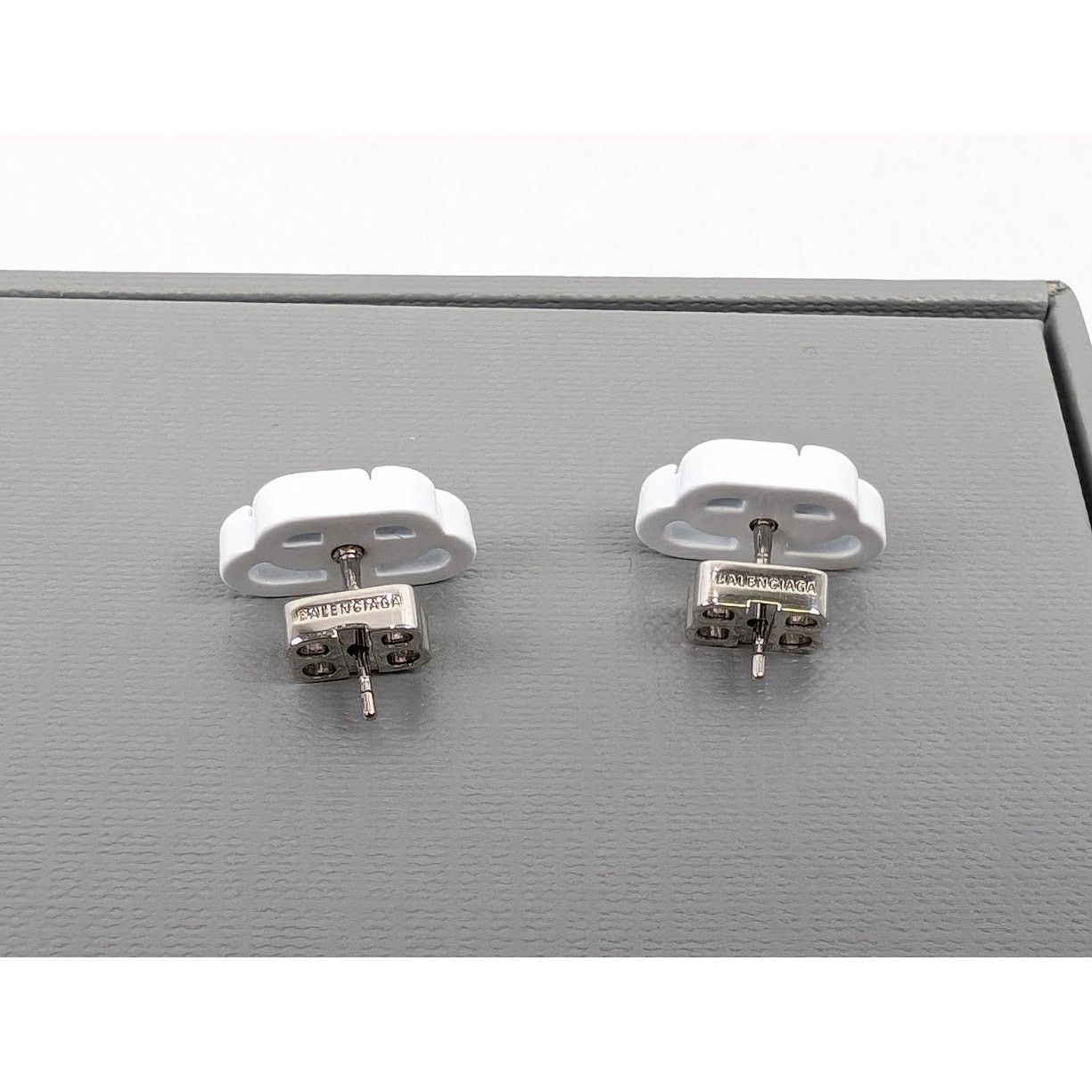Balenciaga o1rshd1 Q:2 / Size: OS / BB Stud Earrings in White Size ONE SIZE - 5 Thumbnail
