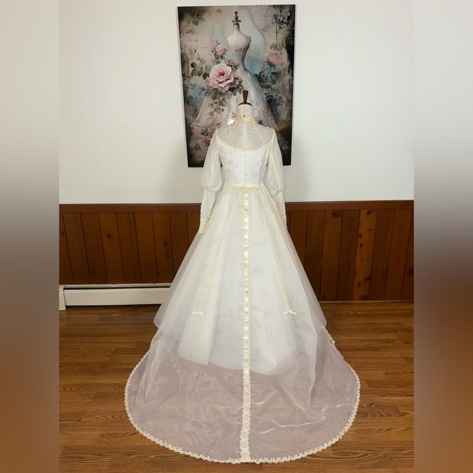 Vintage Gorgeous Vintage 1970s/80s Union Made Wedding Gown & Veil Size L / US 10 / IT 46 - 11 Thumbnail