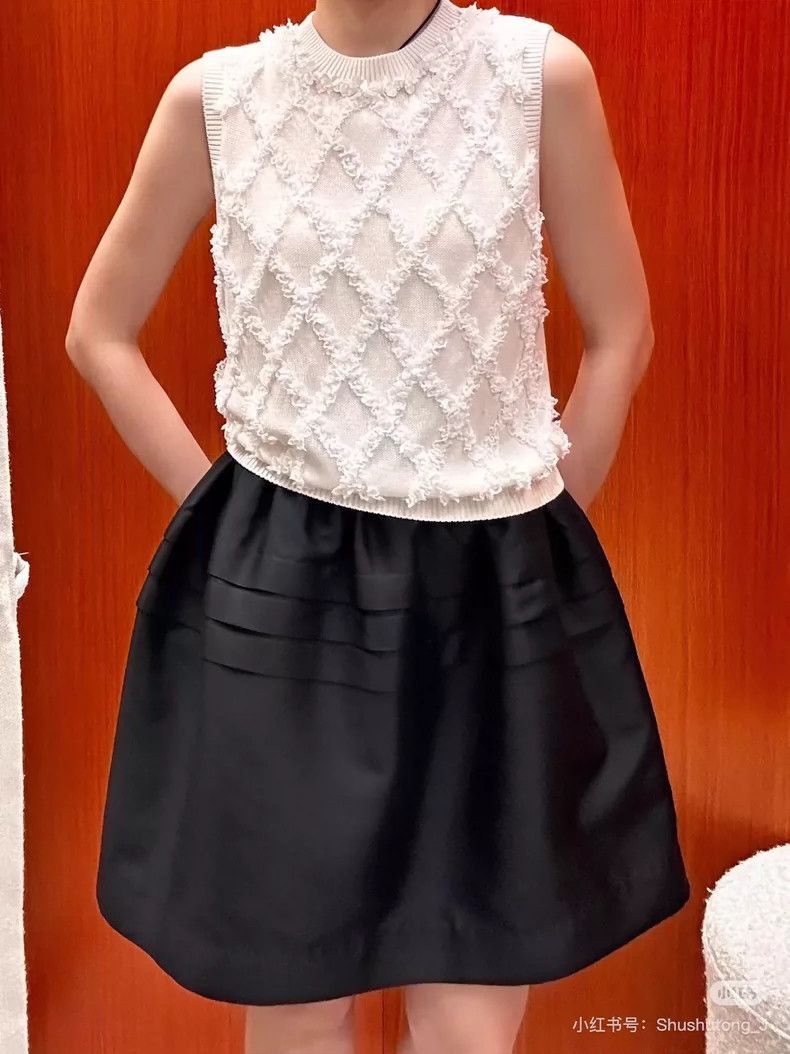 Maison Margiela White Sleeveless Knit Sequin Top-2506 Size S / US 4 / IT 40 - 6 Thumbnail