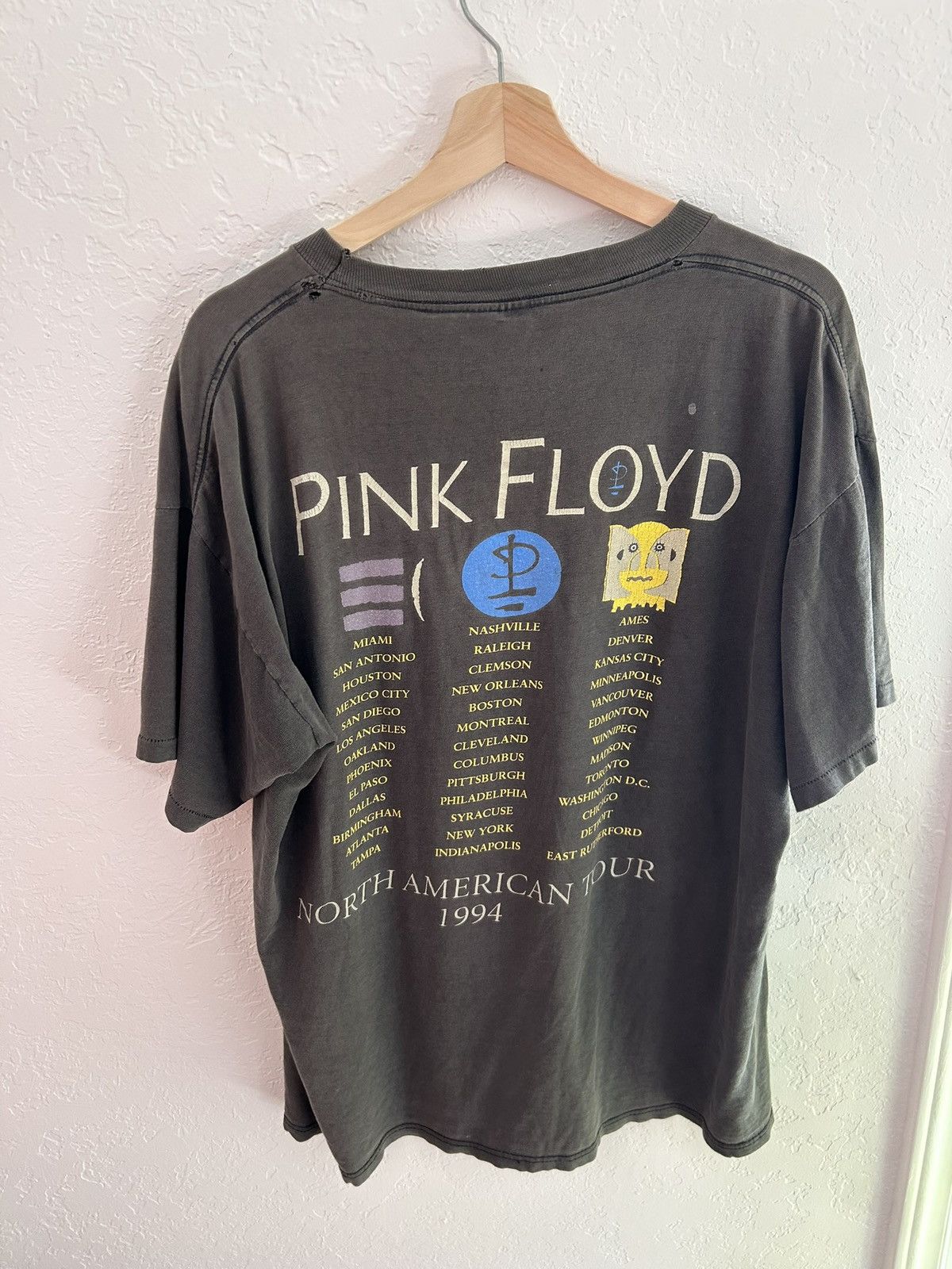 Pink Floyd 1994 pink floyd bell division tour tee Size US XL / EU 56 / 4 - 2 Thumbnail