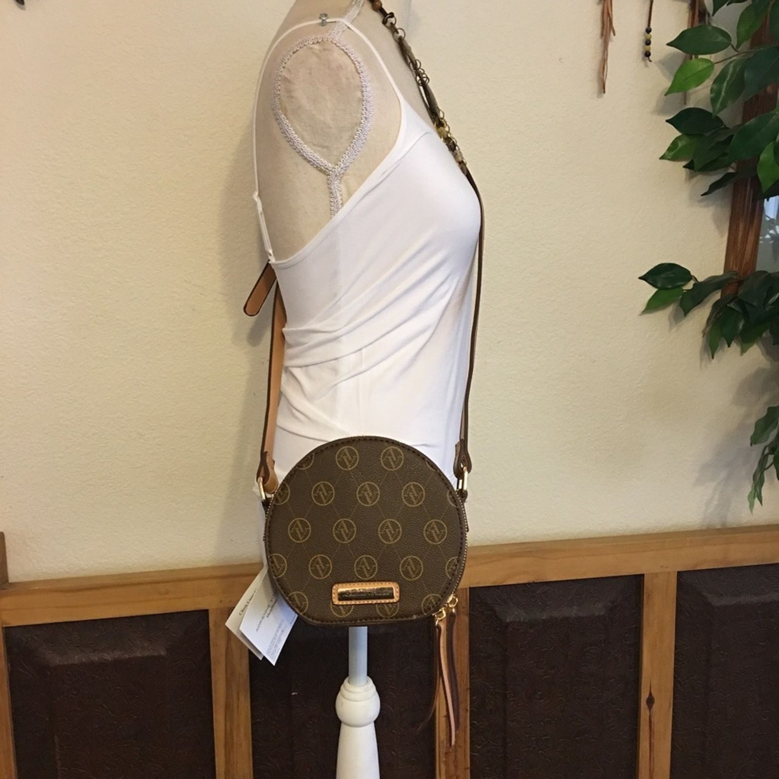 Other Adrienne Vittadini chocolate clam crossbody bag Size ONE SIZE - 3 Thumbnail