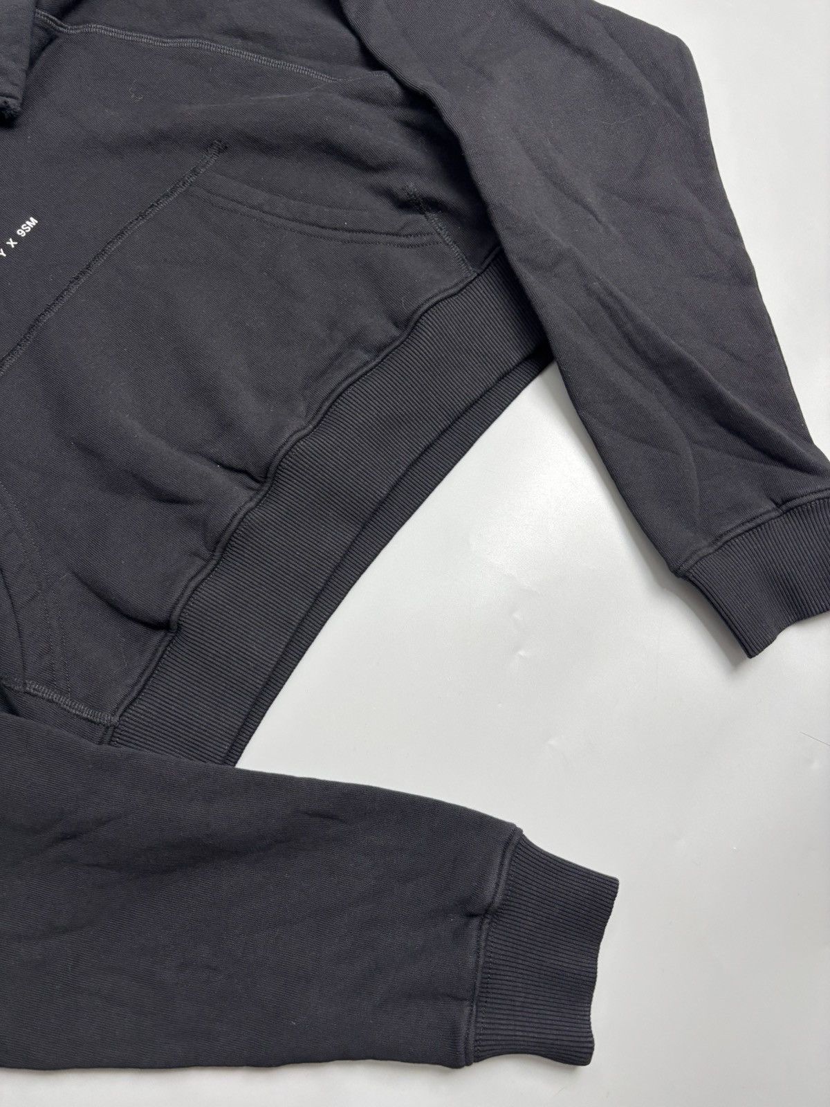 1017 ALYX 9SM 1017 ALYX 9SM Collection Logo Cropped Sweatshirt 'Black' Size XS / US 0-2 / IT 36-38 - 2 Thumbnail