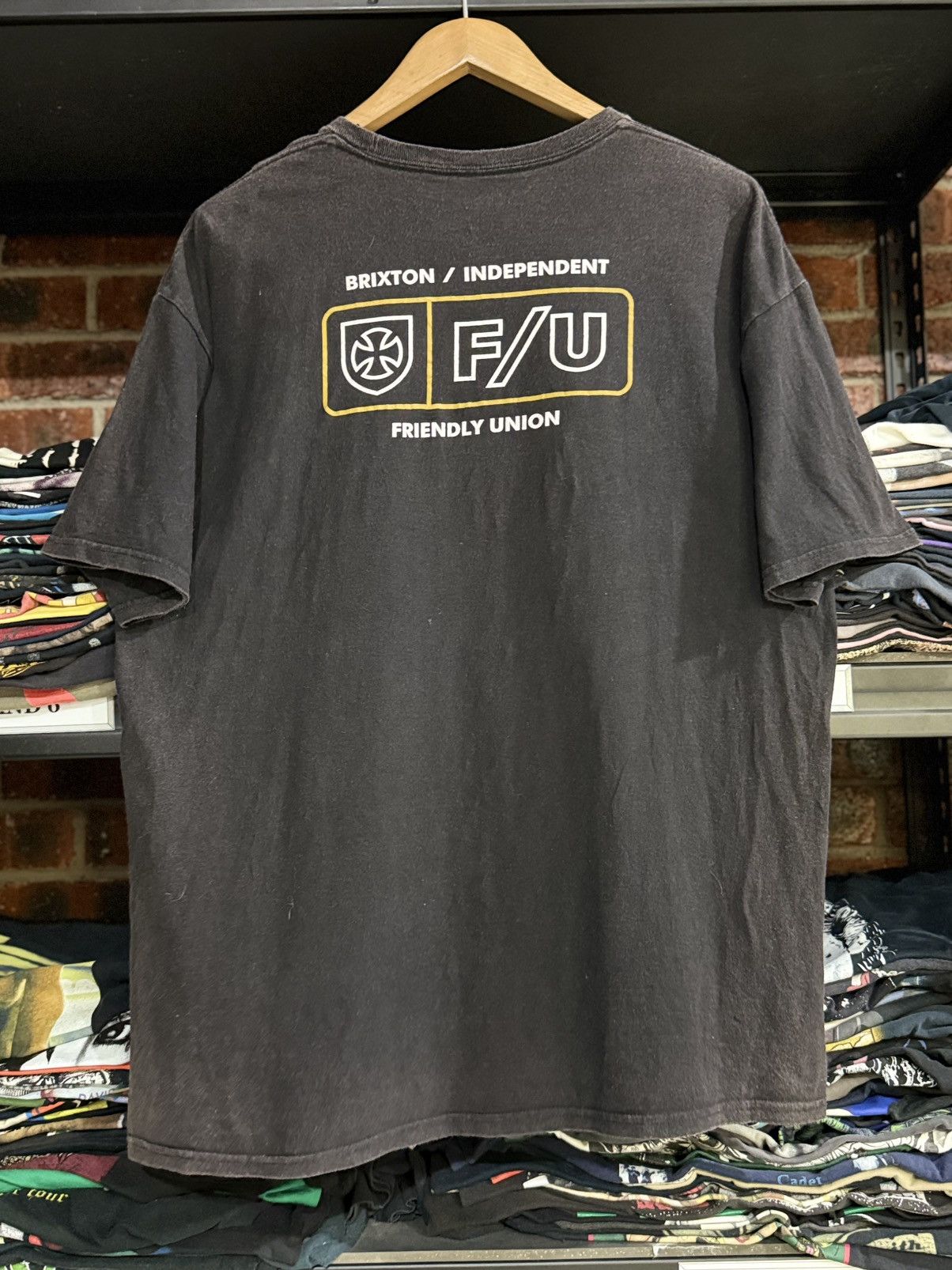 Independent Truck Co. thrashed Vintage Y2K Brixton Independent Friendly Union Tee Size US XL / EU 56 / 4 - 1 Thumbnail