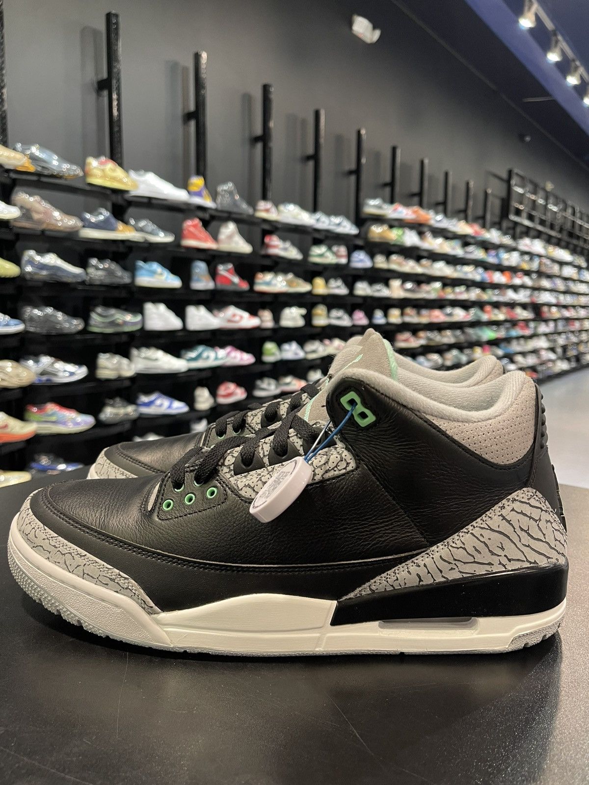 Jordan Brand Size 13 - Jordan 3 Retro Glow Green Size US 13 / EU 46 - 1 Thumbnail