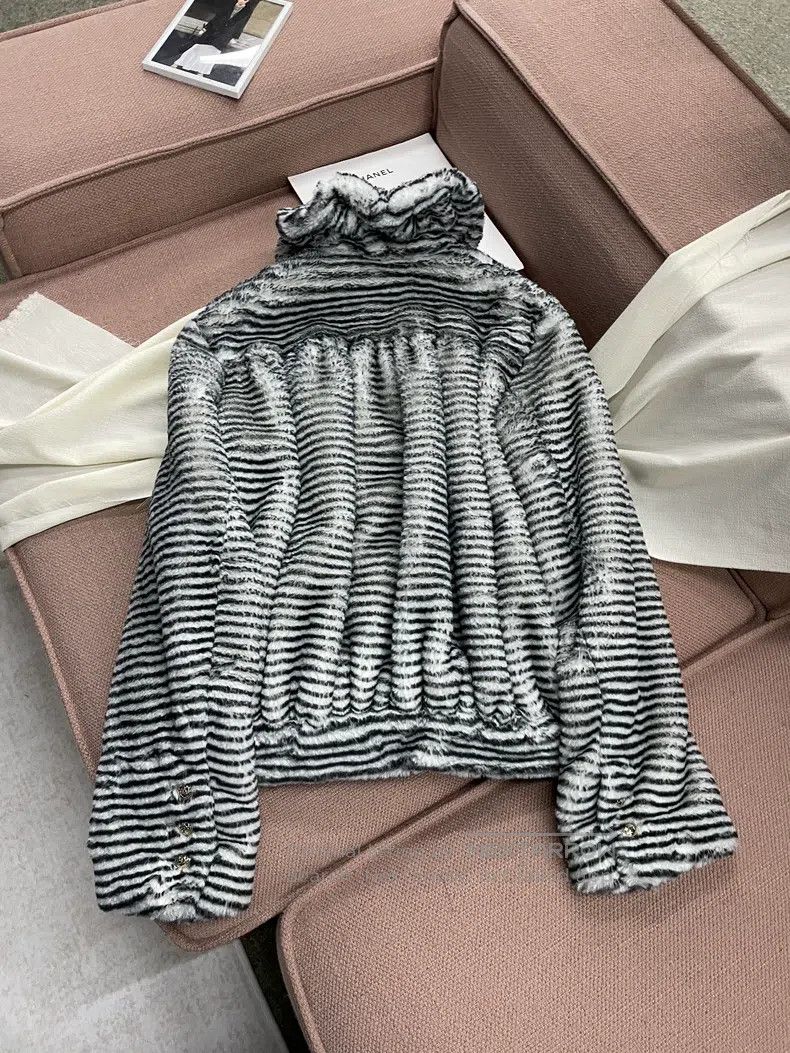 Chanel Chanel Equestrian series striped eco-friendly fur coat Size XS / US 0-2 / IT 36-38 - 3 Thumbnail